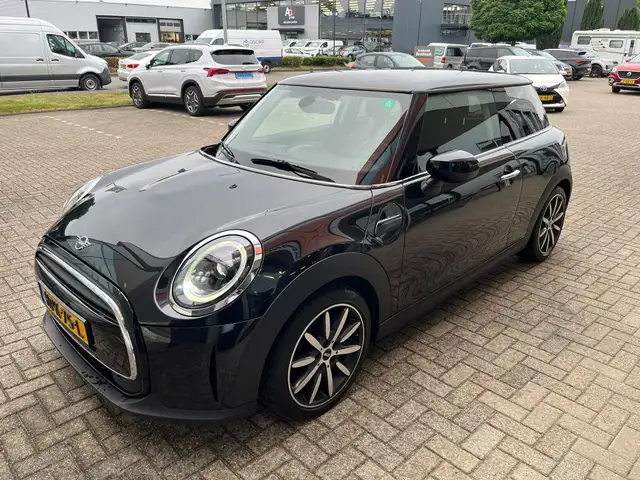 Mini Hatch view 4