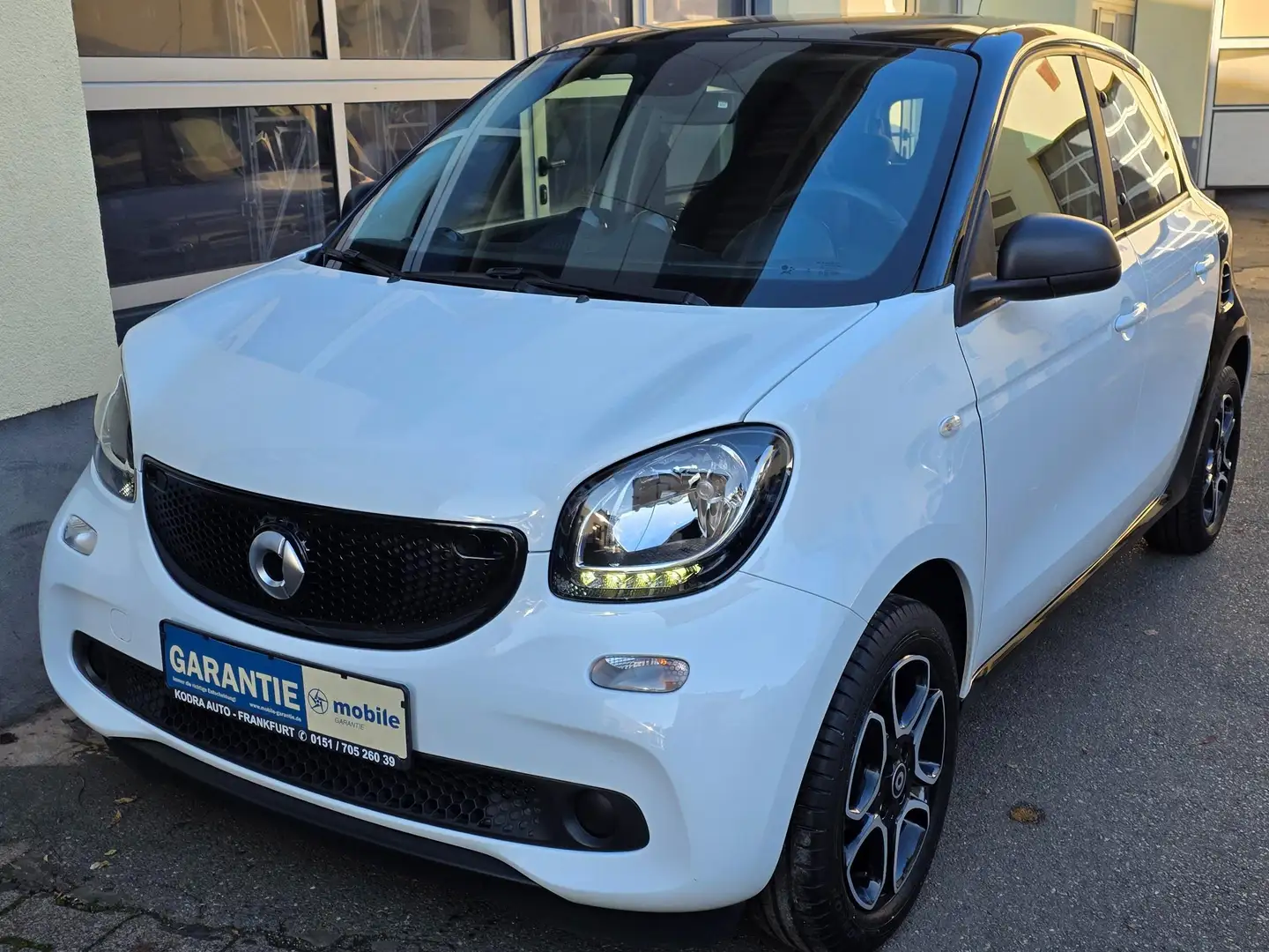 smart forFour Aut*1Hand* Pano* Navi* Camera* Garantie Noir - 1