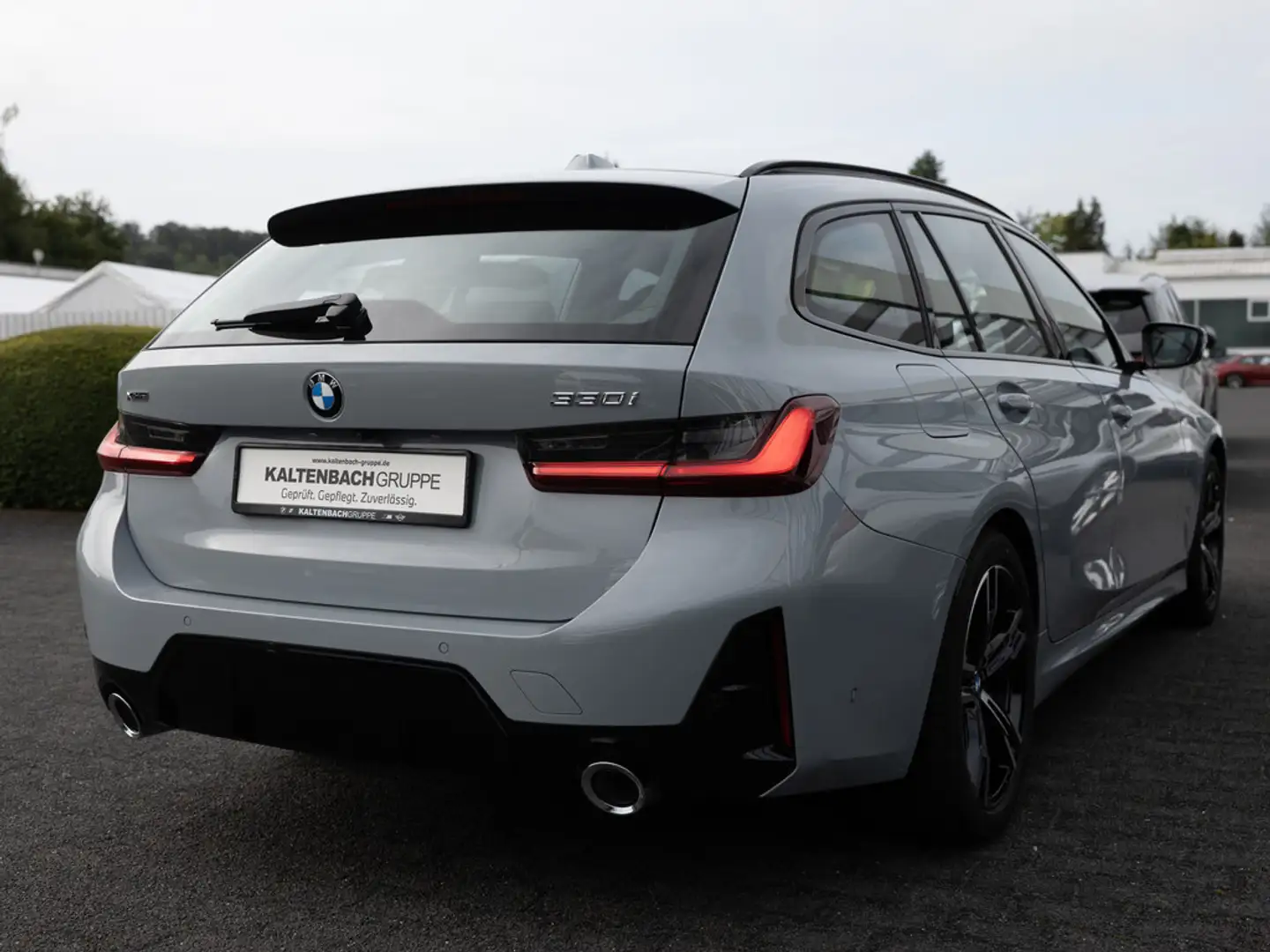 BMW 330 i Touring xDrive M-Sport LED ACC NAVI SHZ Grau - 2