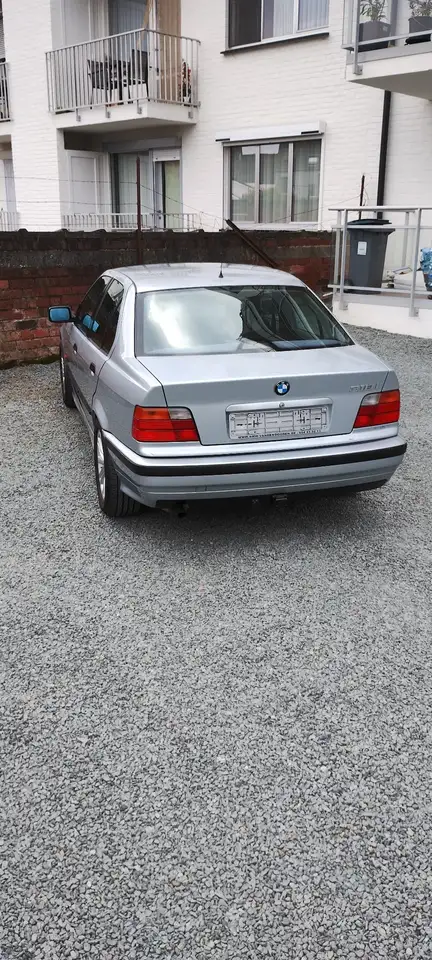 BMW 318i, foto 2