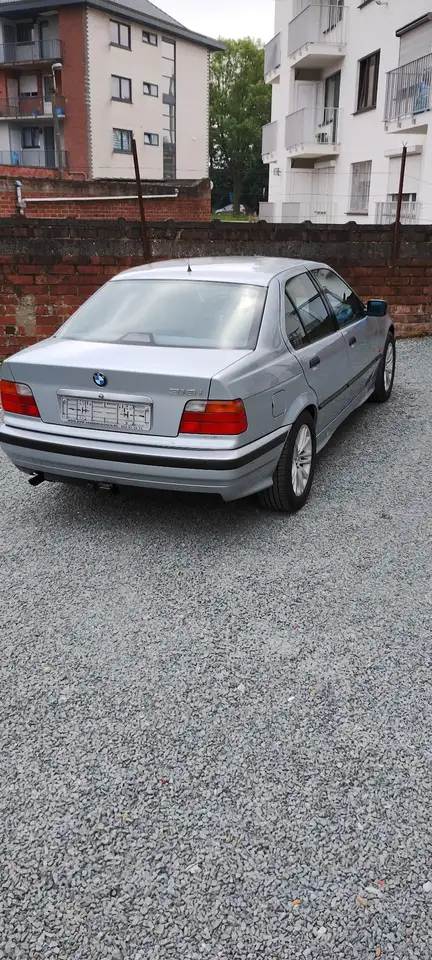 BMW 318i, foto 1