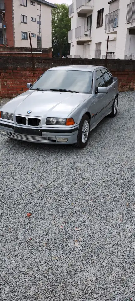 BMW 318i, foto 3