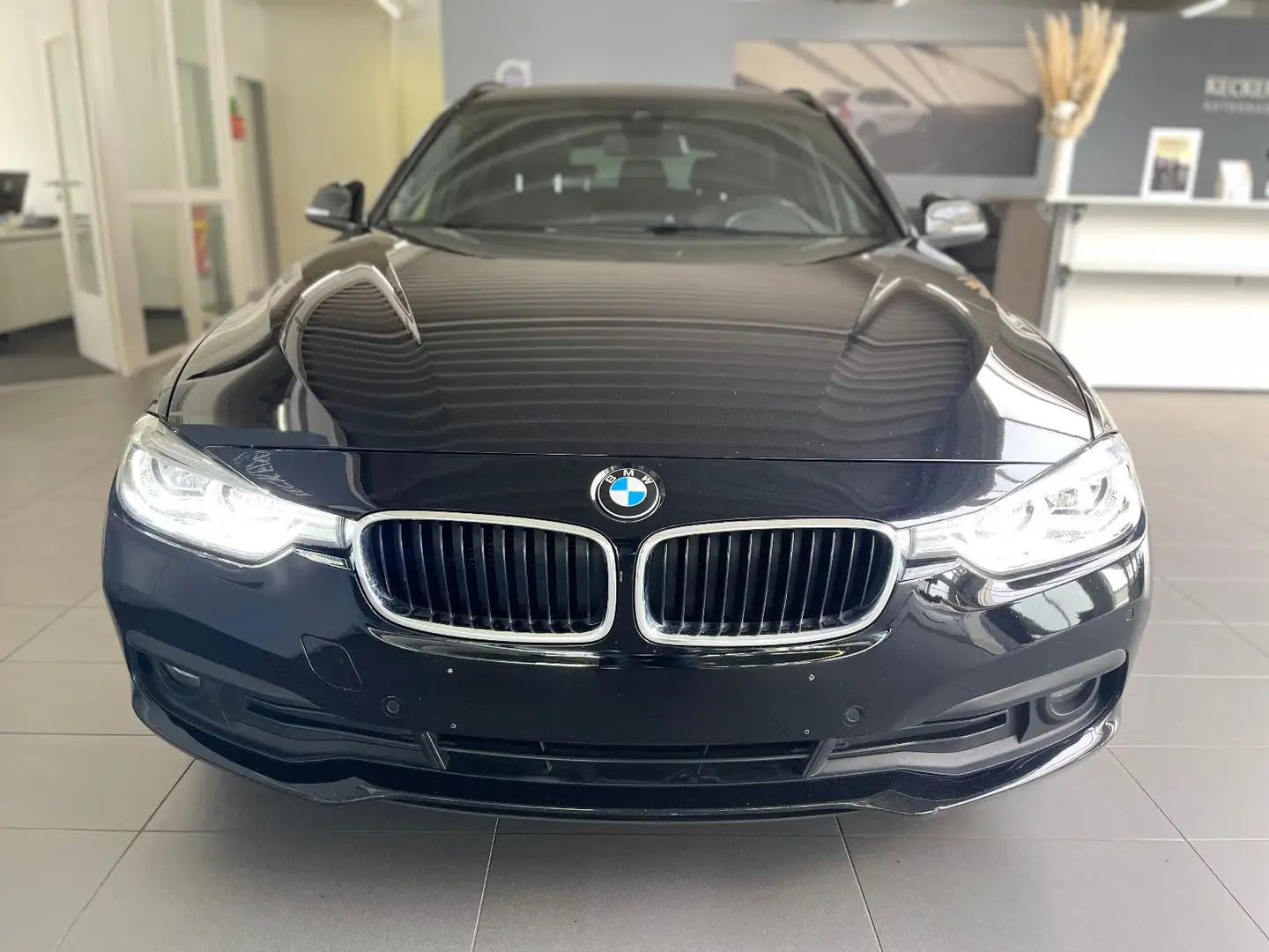 BMW 320 Touring 320 d Efficient Dynamics Adva Schwarz - 2