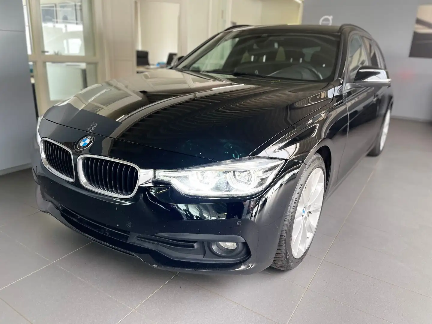 BMW 320 Touring 320 d Efficient Dynamics Adva Schwarz - 1