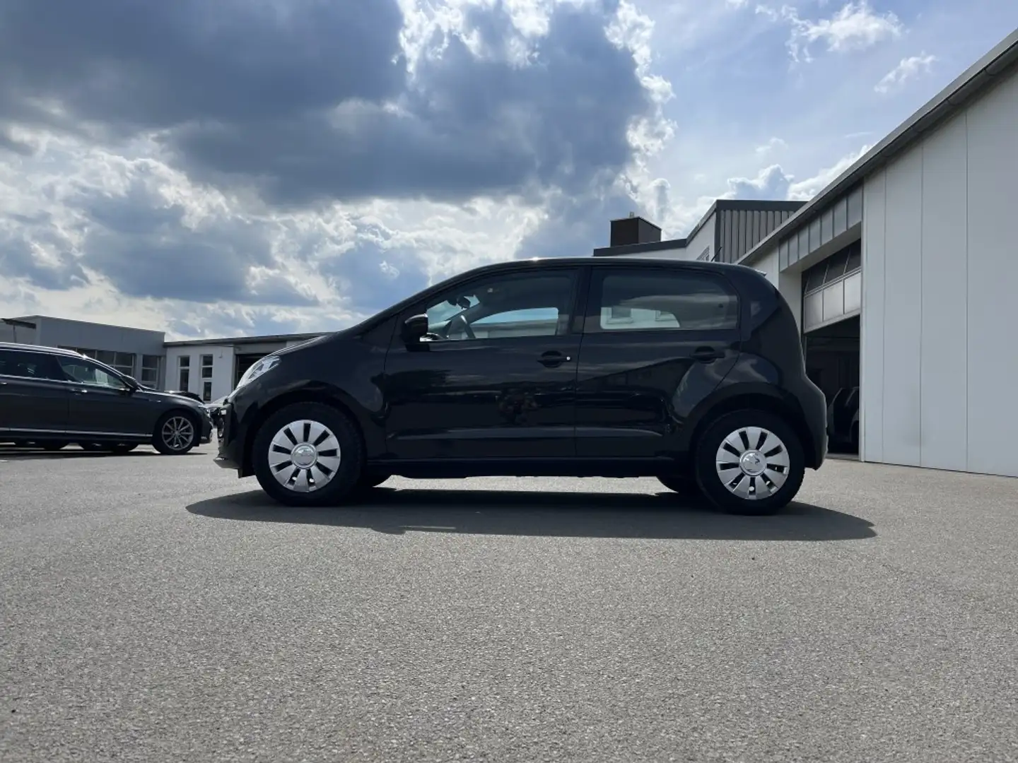 Volkswagen up! 1.0 move 81€ m. 20% Anzahlung DAB SHZ Klima ISOF Schwarz - 2