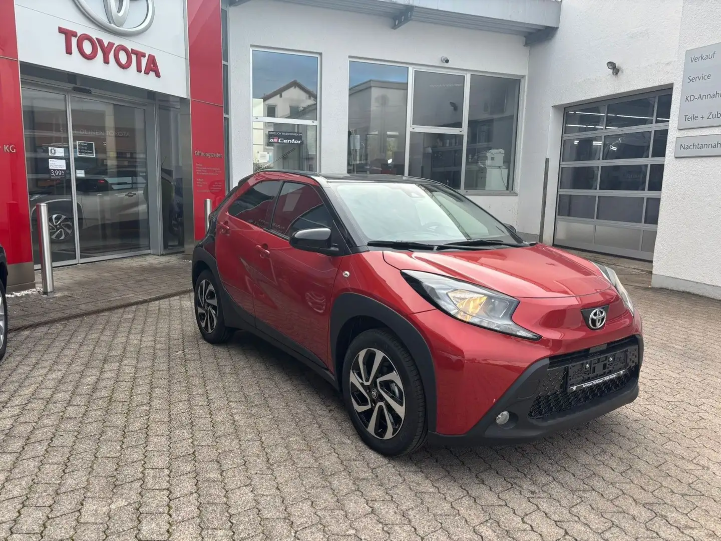 Toyota Aygo X Teamplayer Rot - 2