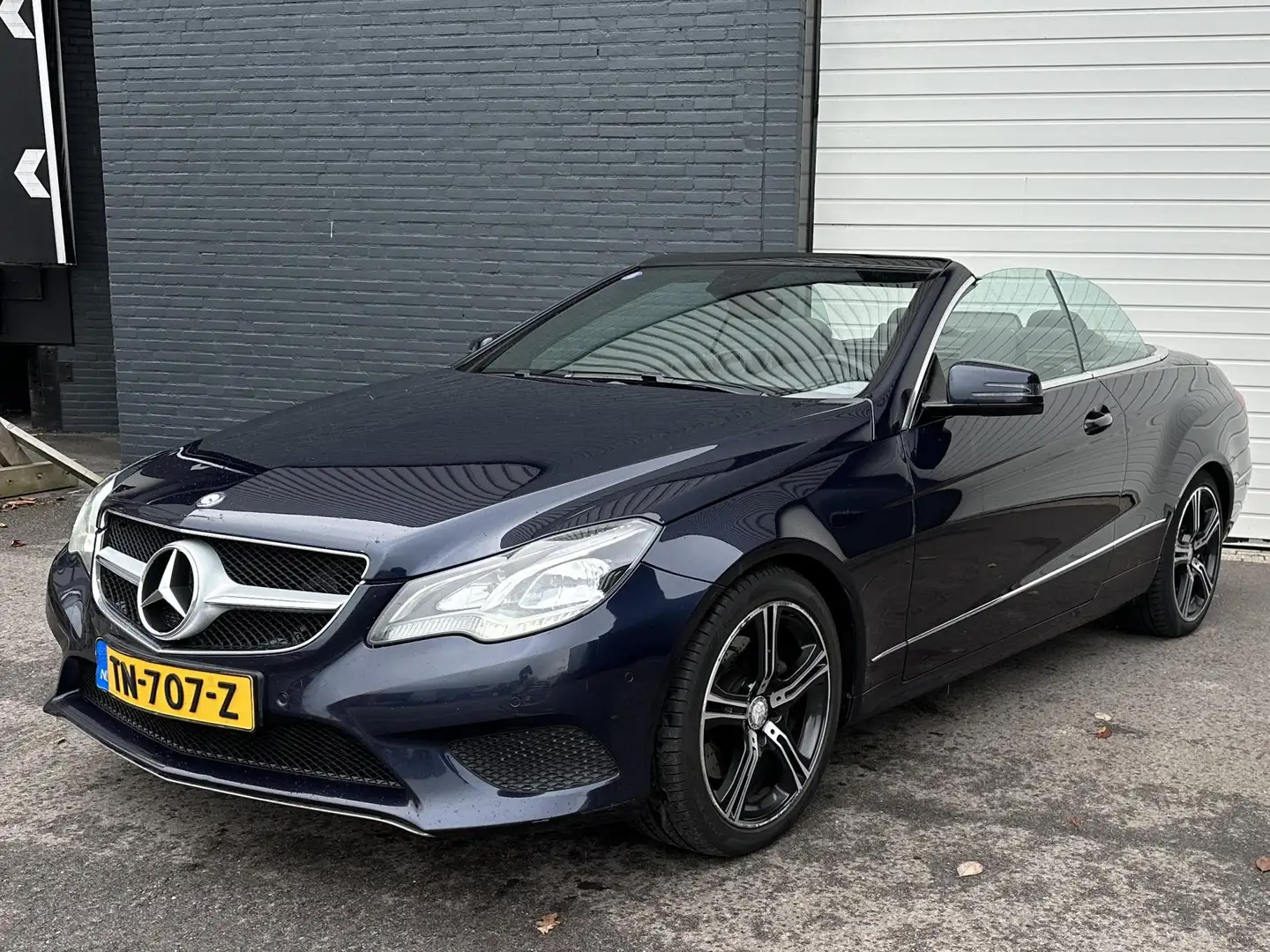 Mercedes-Benz E 200 Cabrio Prestige DEALERO-H/LEDER/NAVI/AUTO/AIRSCARF Blauw - 2