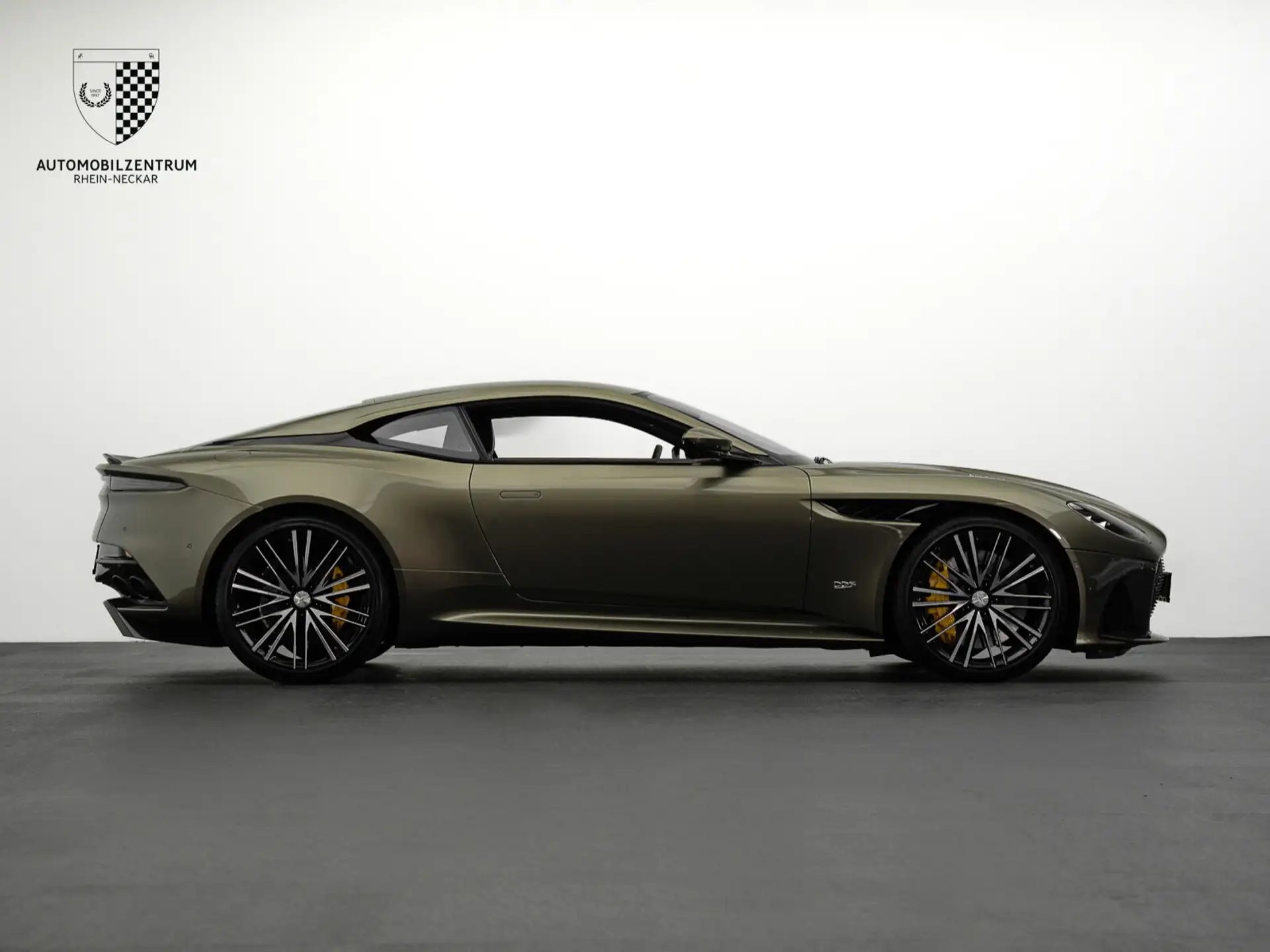 애스턴마틴 DBS Coupe 2021 건메탈 사진 8