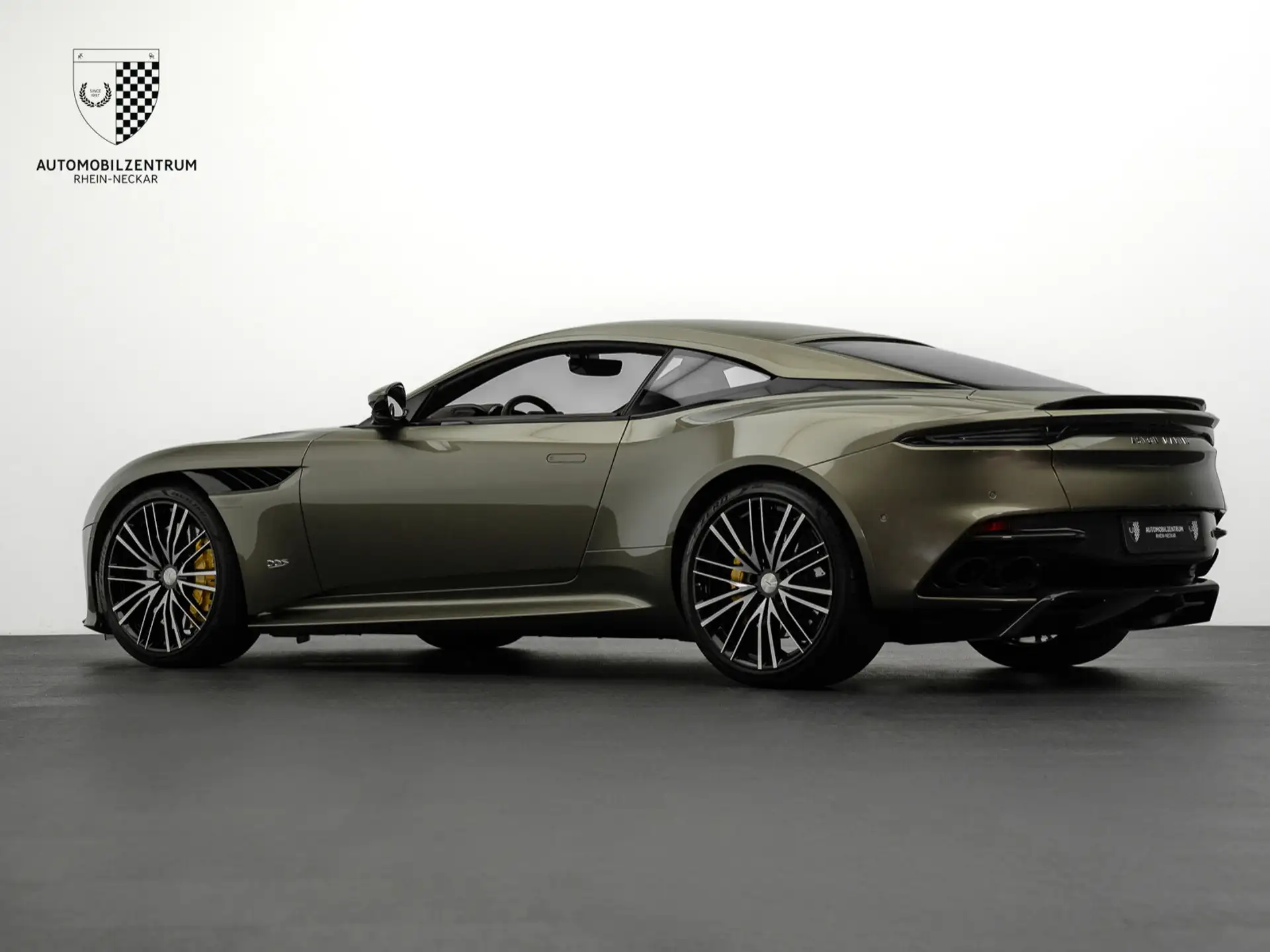애스턴마틴 DBS Coupe 2021 건메탈 사진 5