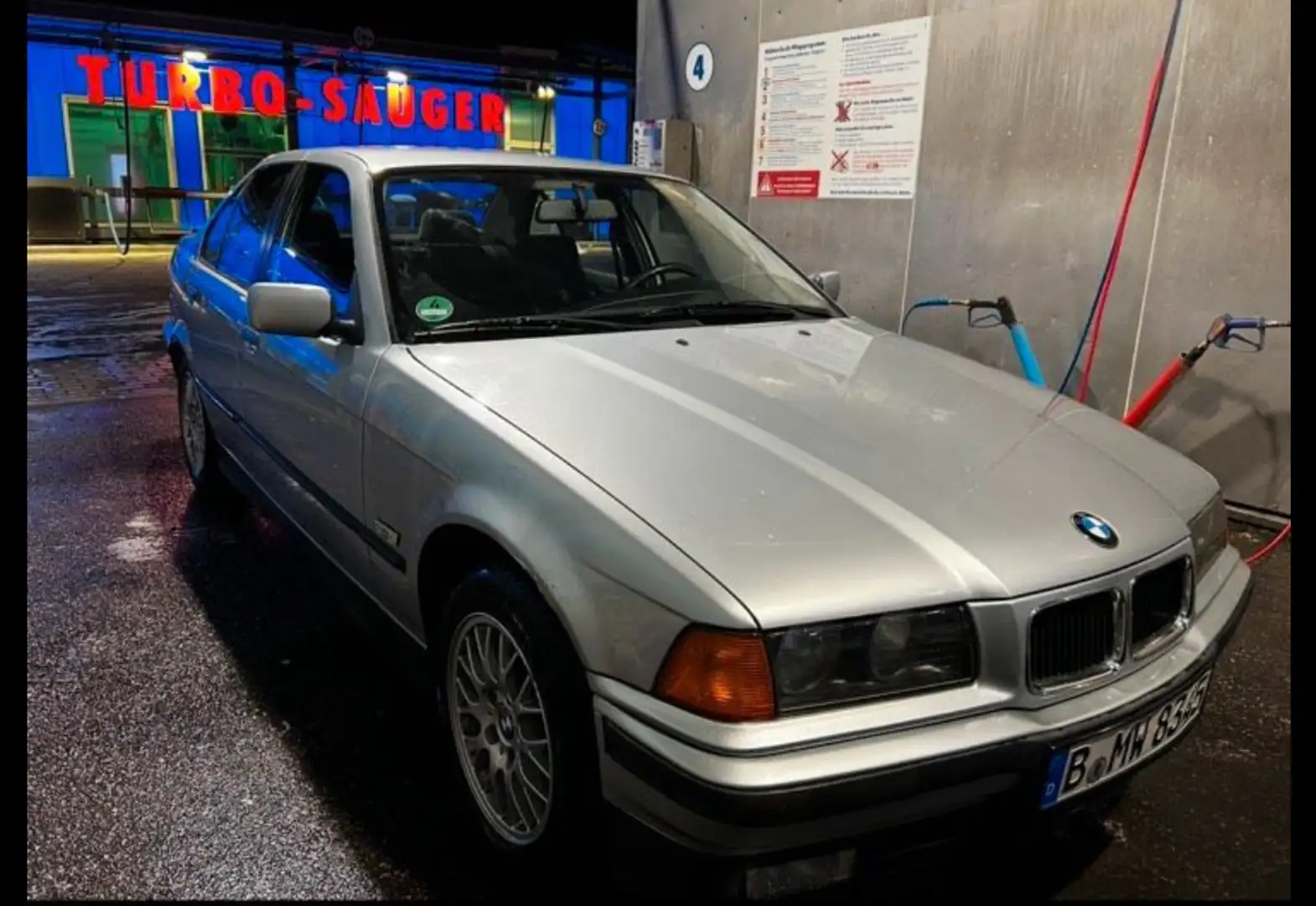 BMW 318 318i - 1