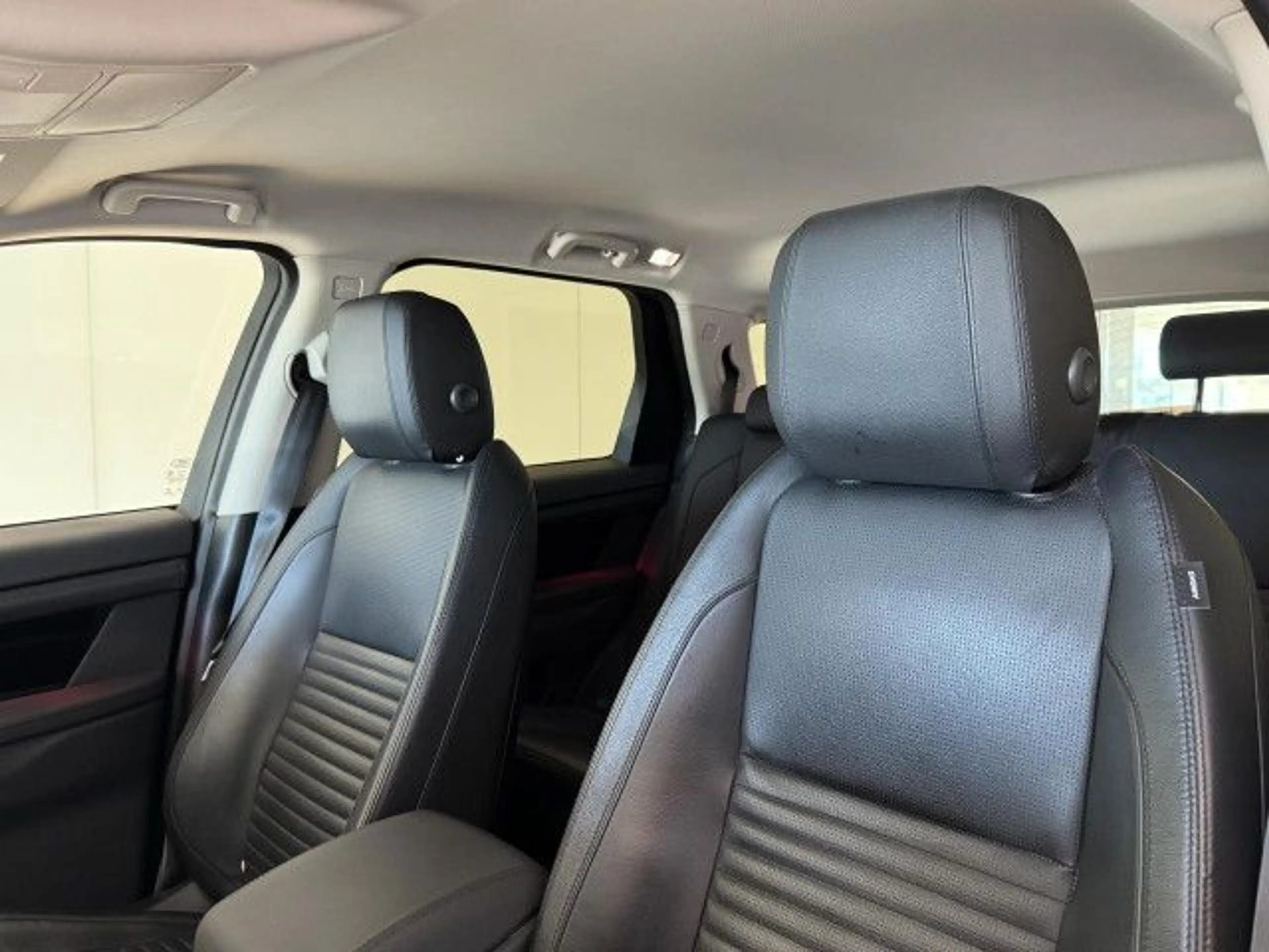 Land Rover Discovery Sport D180 S BlackPack WinterPaket DAB+ — photo 12