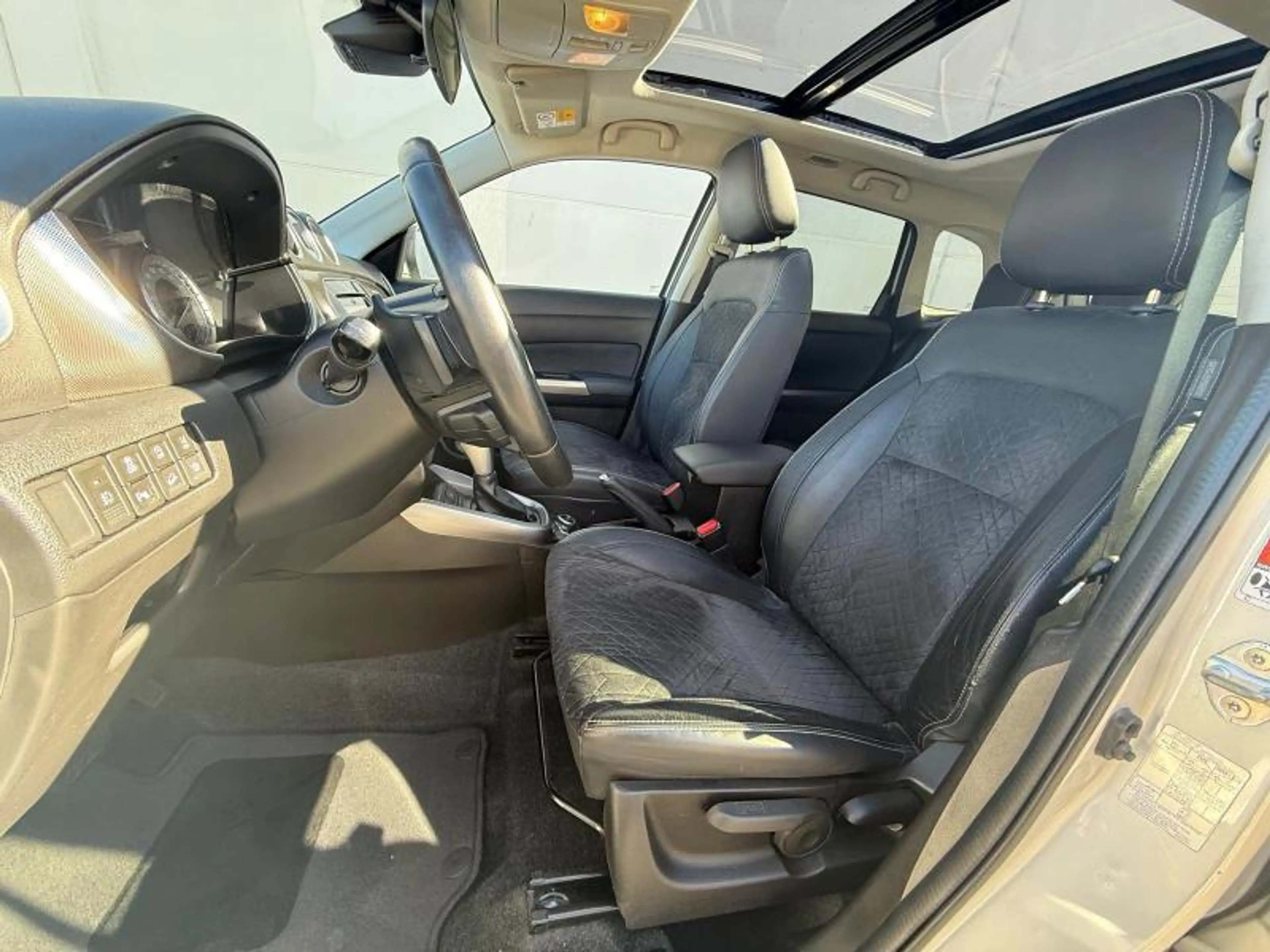 Suzuki Vitara . — photo 12