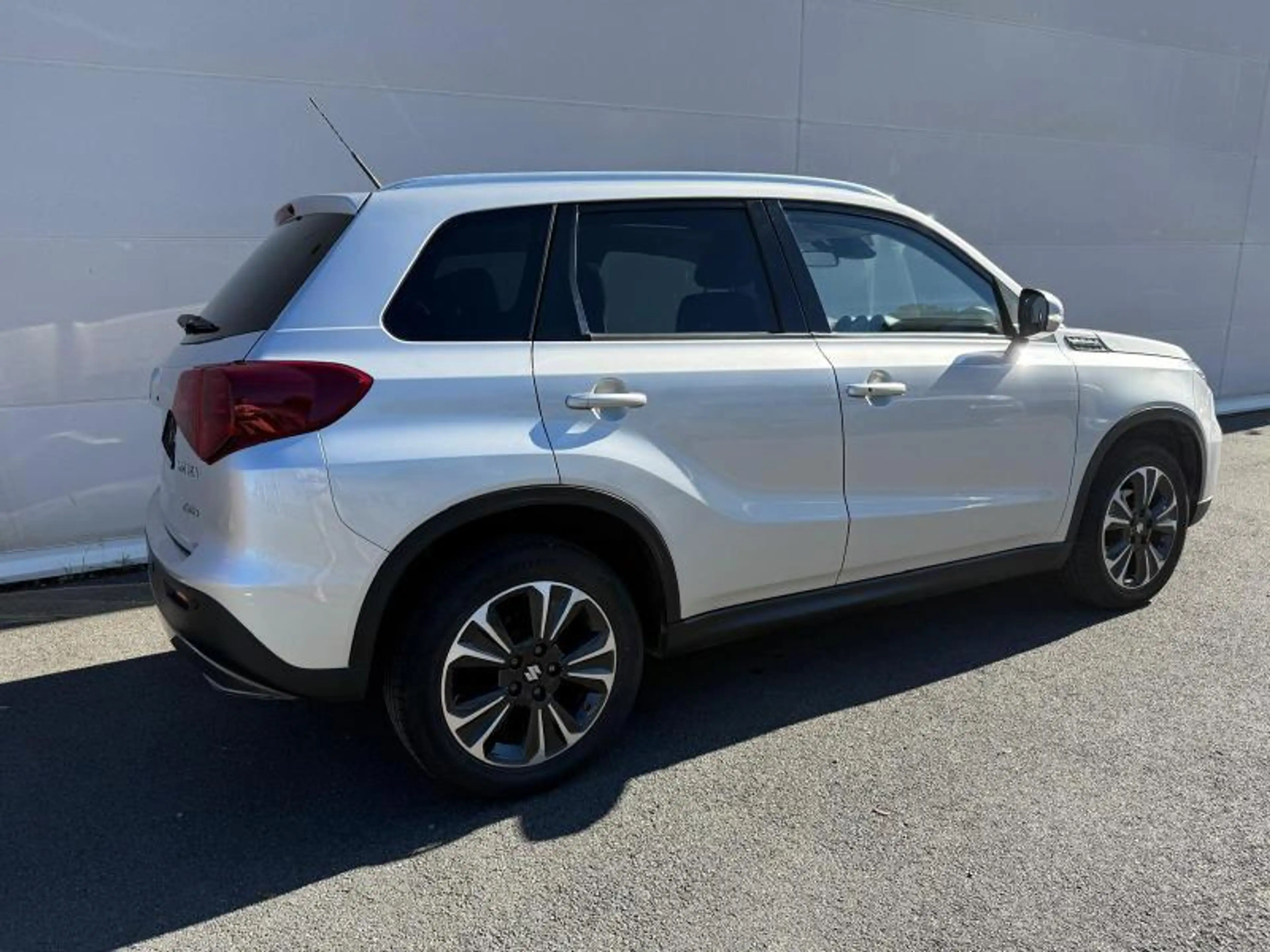 Suzuki Vitara . — photo 7