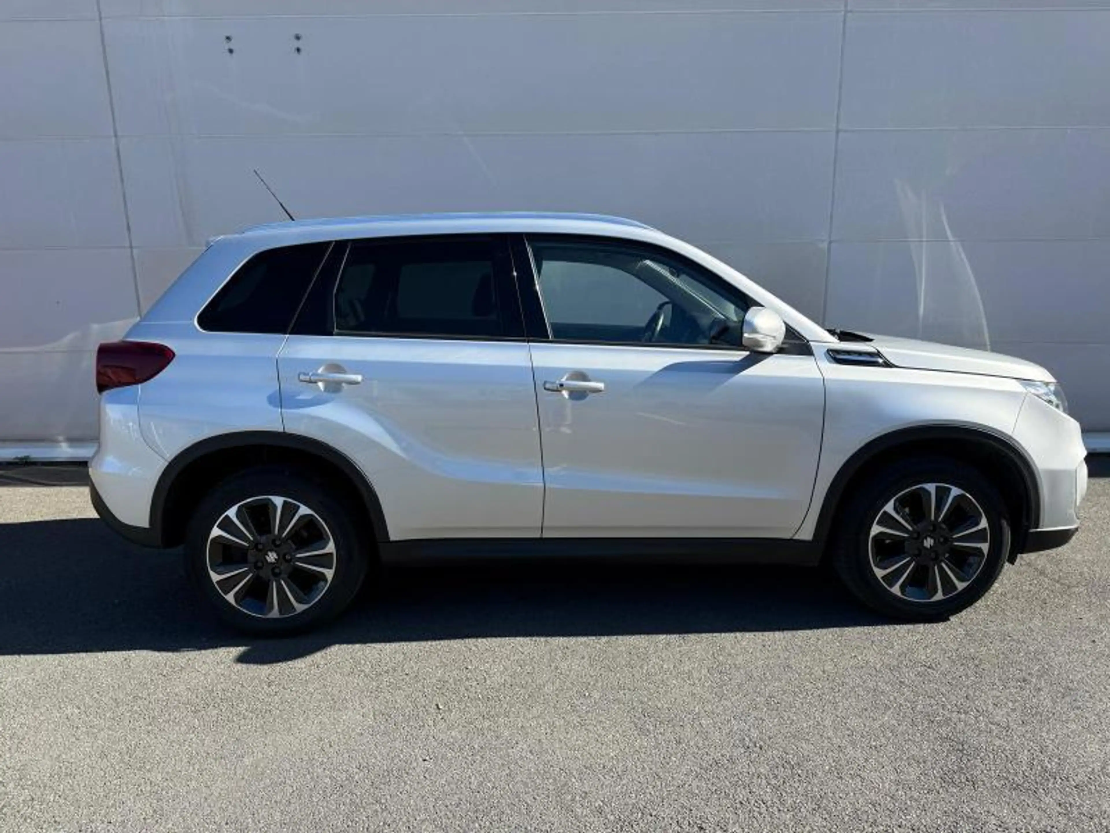 Suzuki Vitara . — photo 4