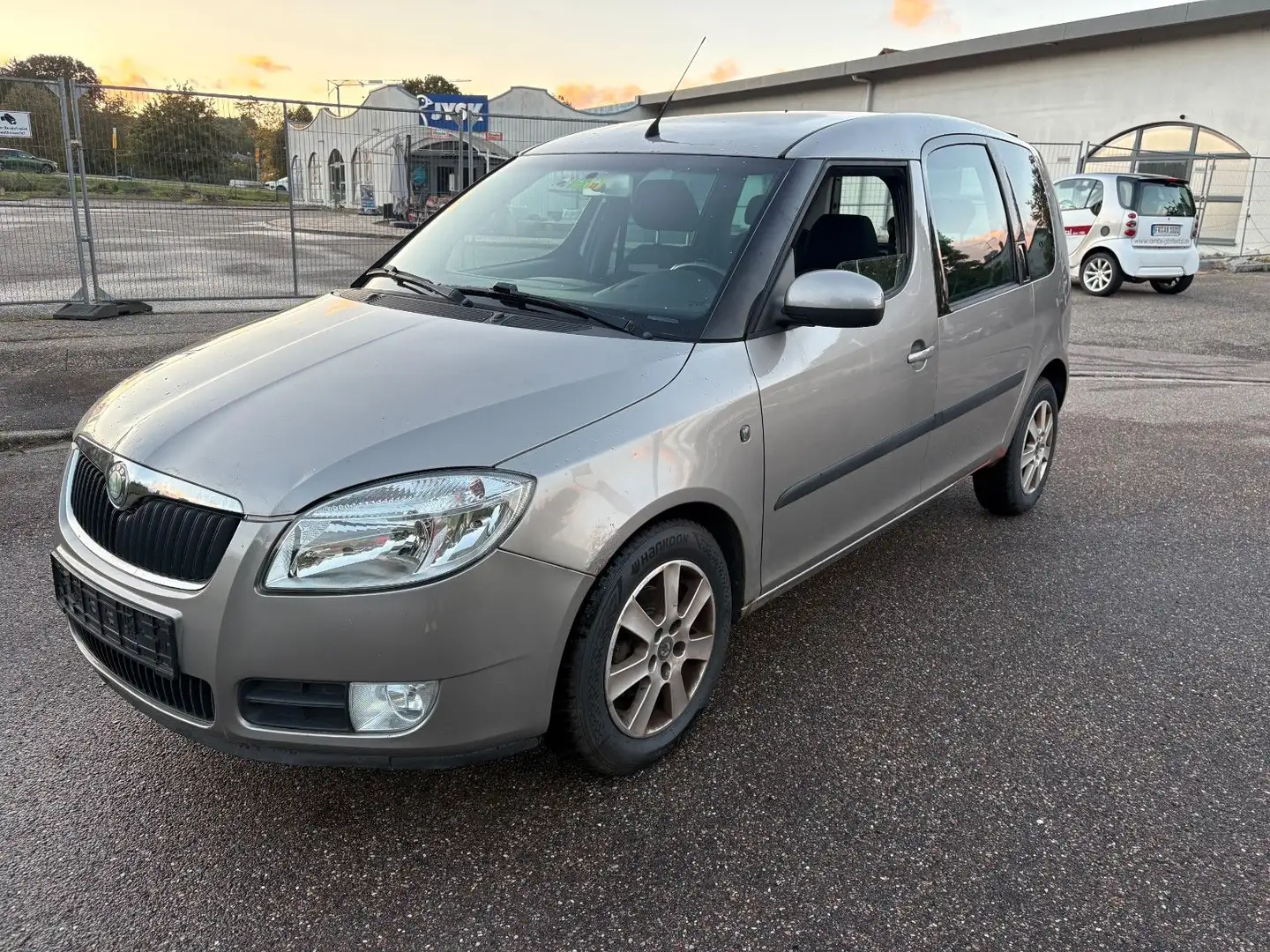 Skoda Roomster Basis 1,4 Benzin Klima Tüv 06/2026 Grau - 1