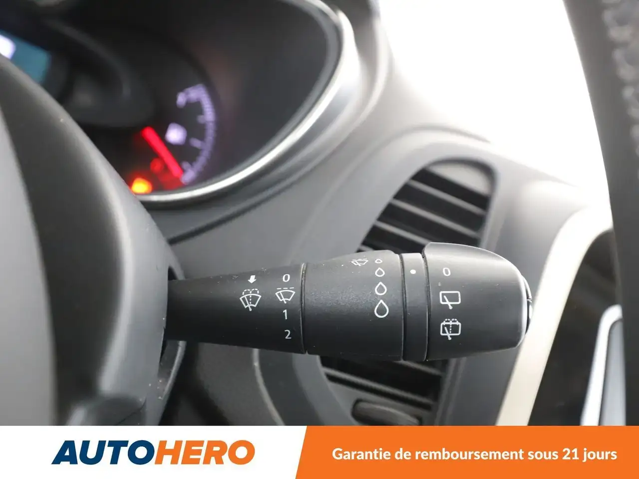Renault Captur — photo 28