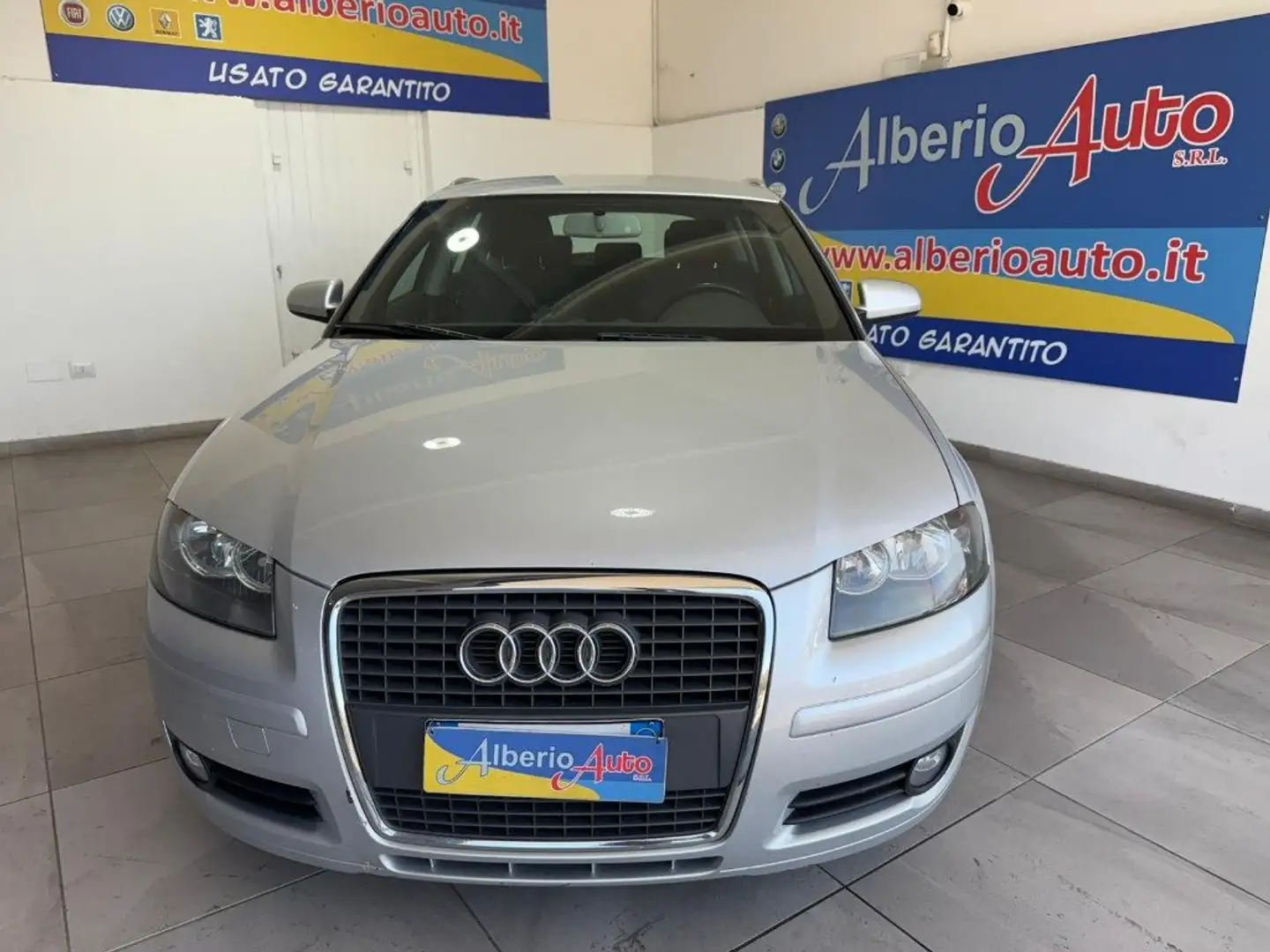 Audi A3 SPB 1.9 TDI  Attraction Argento - 2