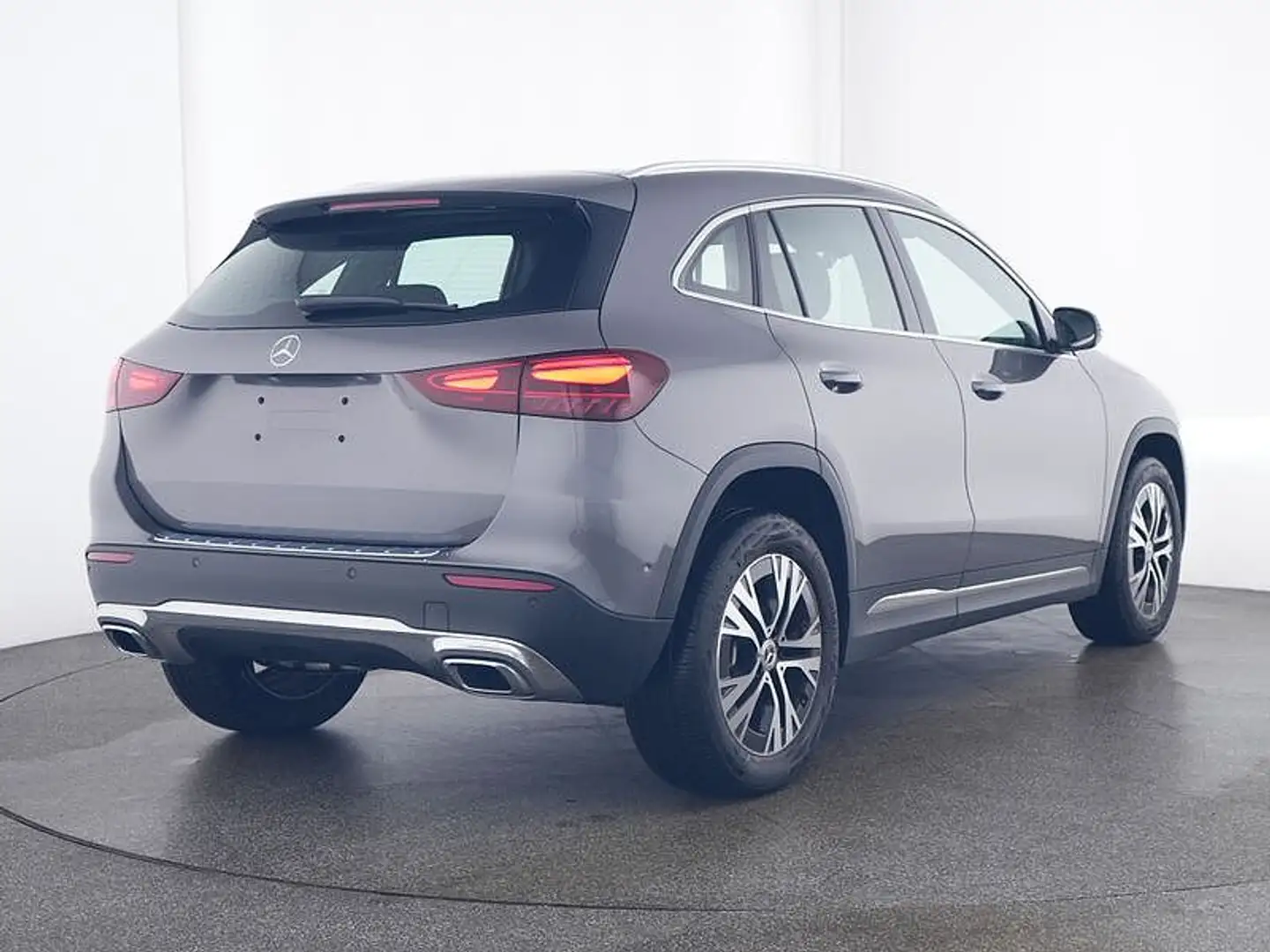 Mercedes-Benz GLA 180 Gris - 2