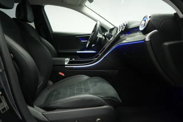 Mercedes-Benz C-Class view 7