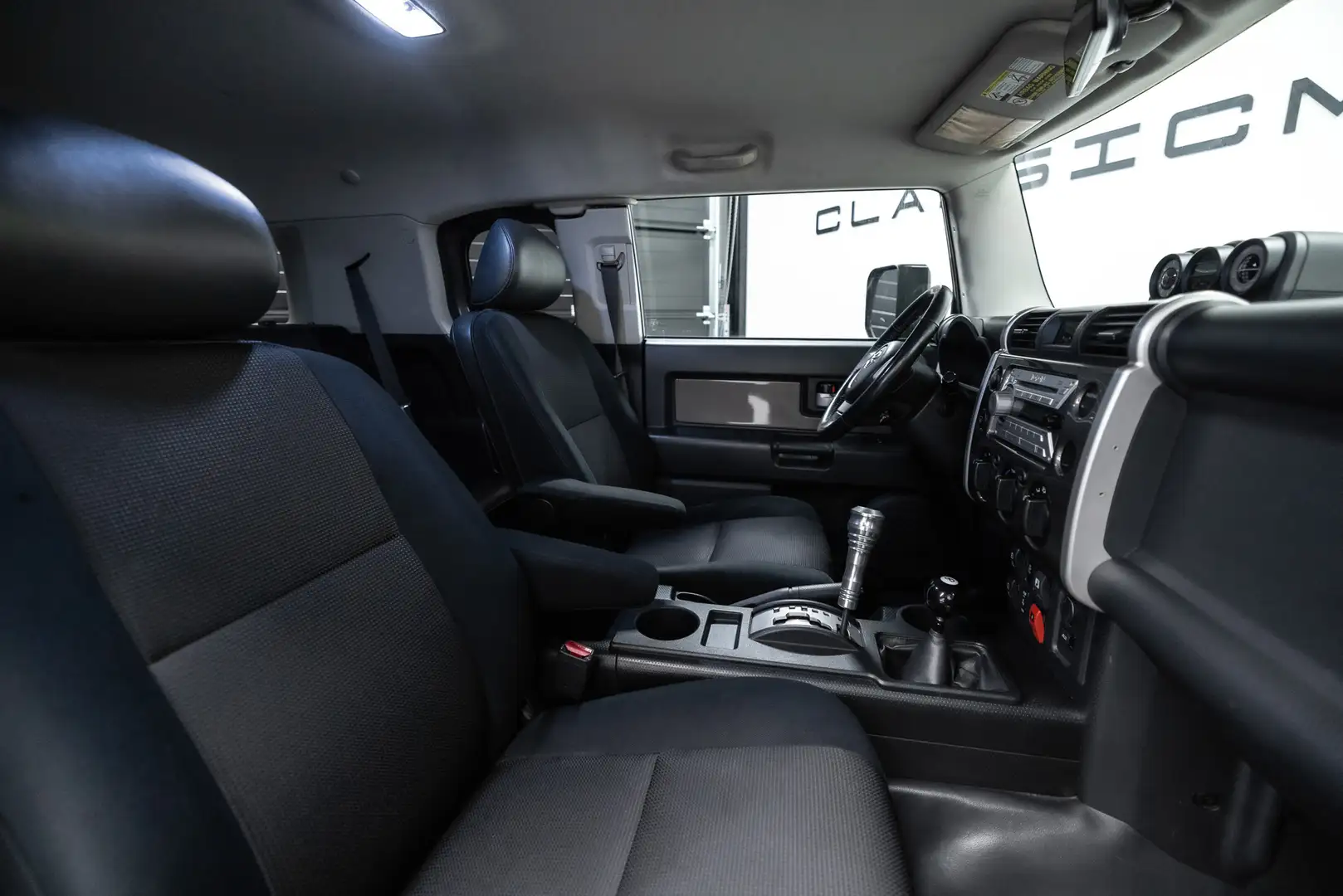 Toyota FJ Cruiser VVT-i V6 Btw auto, Fiscale waarde € 8.000,- (€ 41. Braun - 2