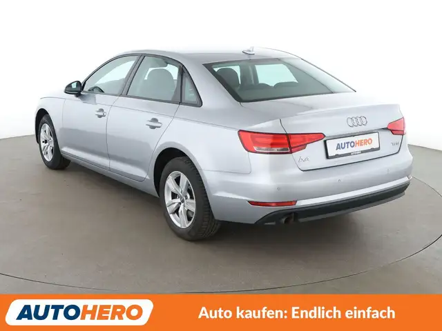 Audi A4 view 4