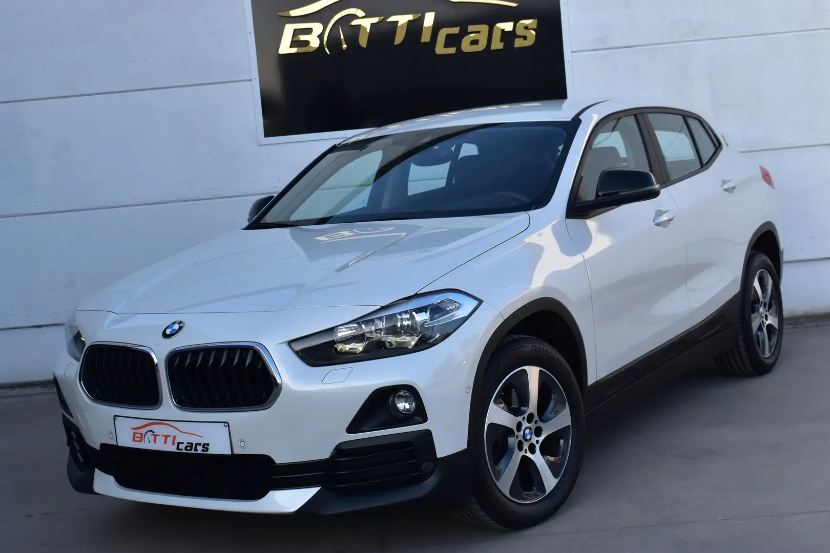 BMW X2 xDrive18d* Leder zetelverw* Navi* Camera* H/Ksound Bílá - 1