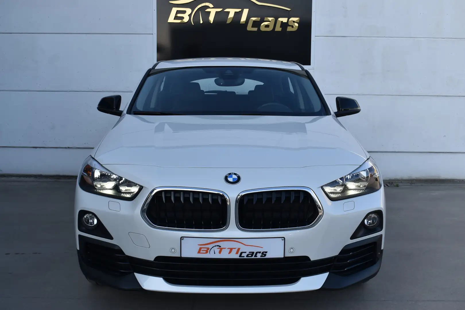 BMW X2 xDrive18d* Leder zetelverw* Navi* Camera* H/Ksound Bílá - 2