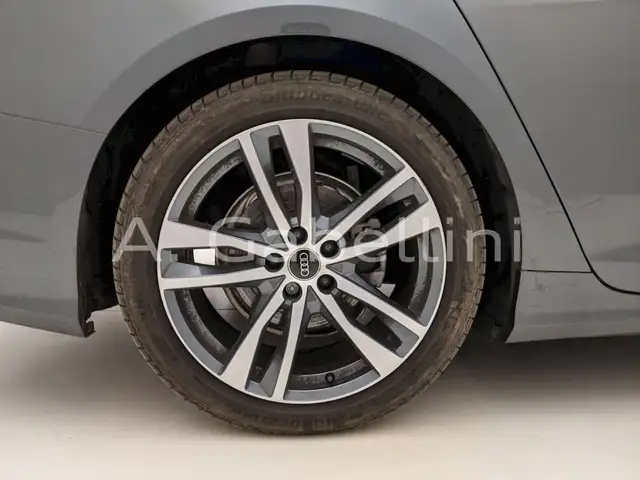 Audi A6 view 9