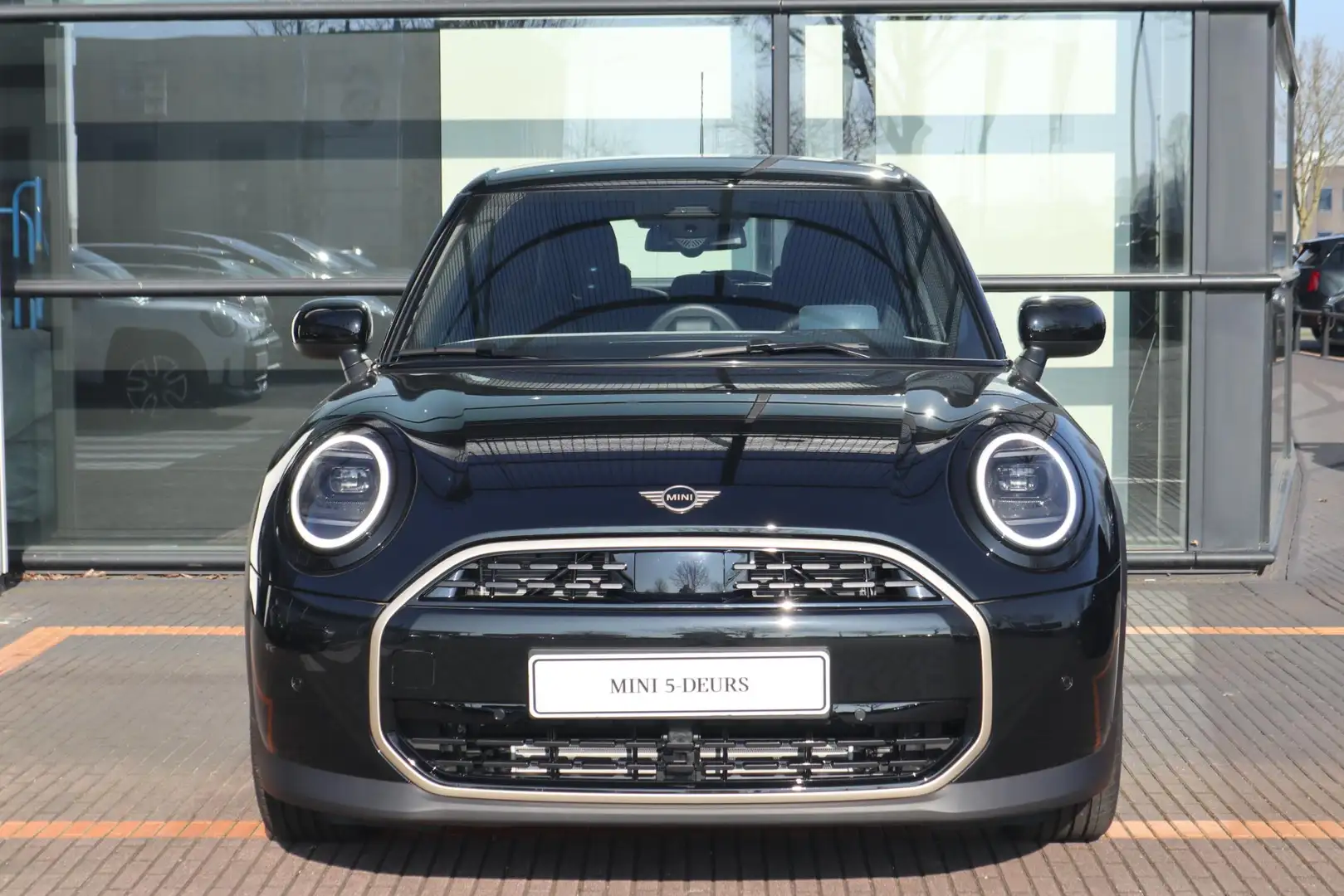 MINI Cooper C 5-deurs /  Favoured Trim + Pakket S Noir - 2