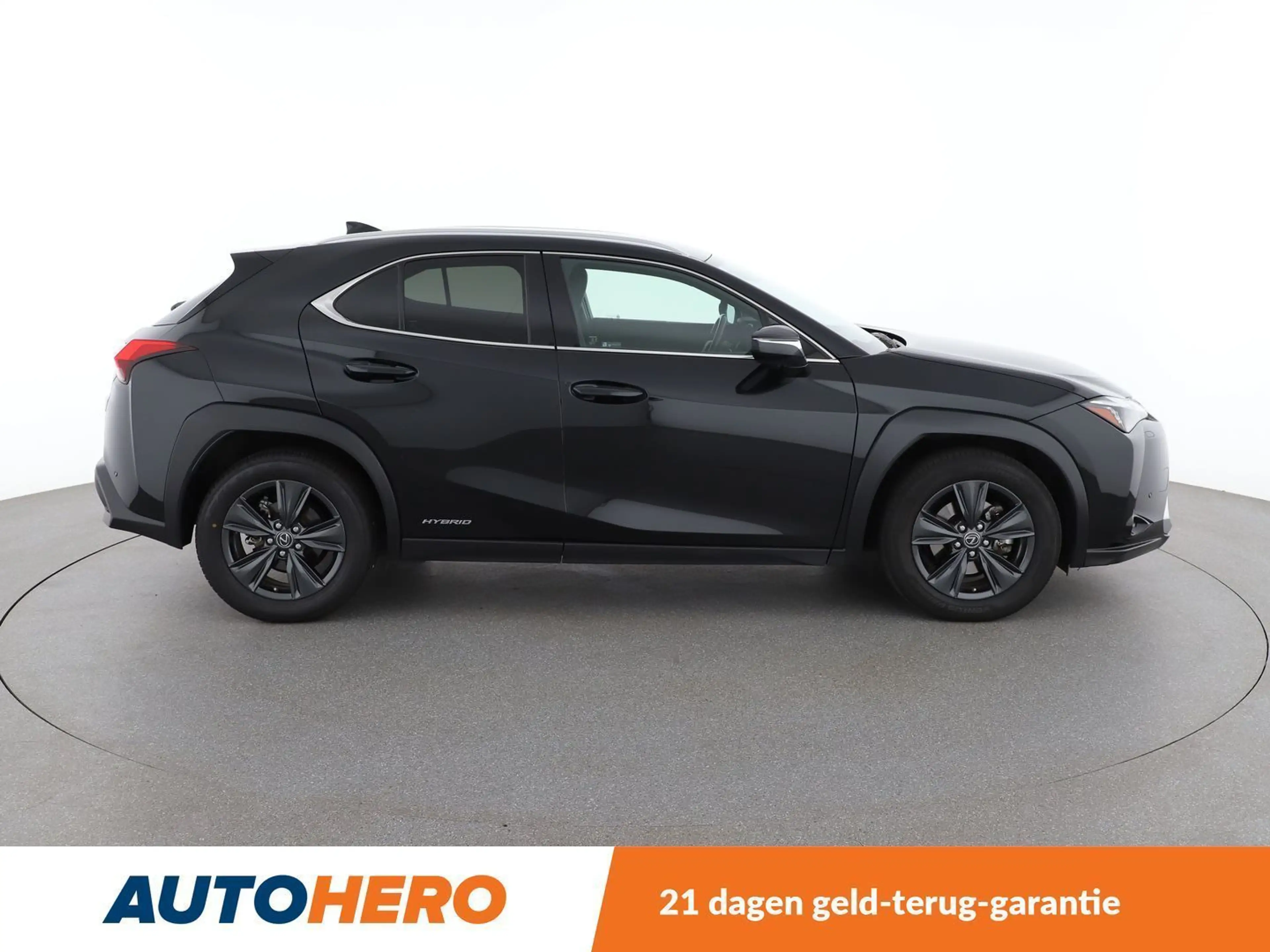 Lexus UX 250h UX 250h E-Four Luxury Line — photo 7