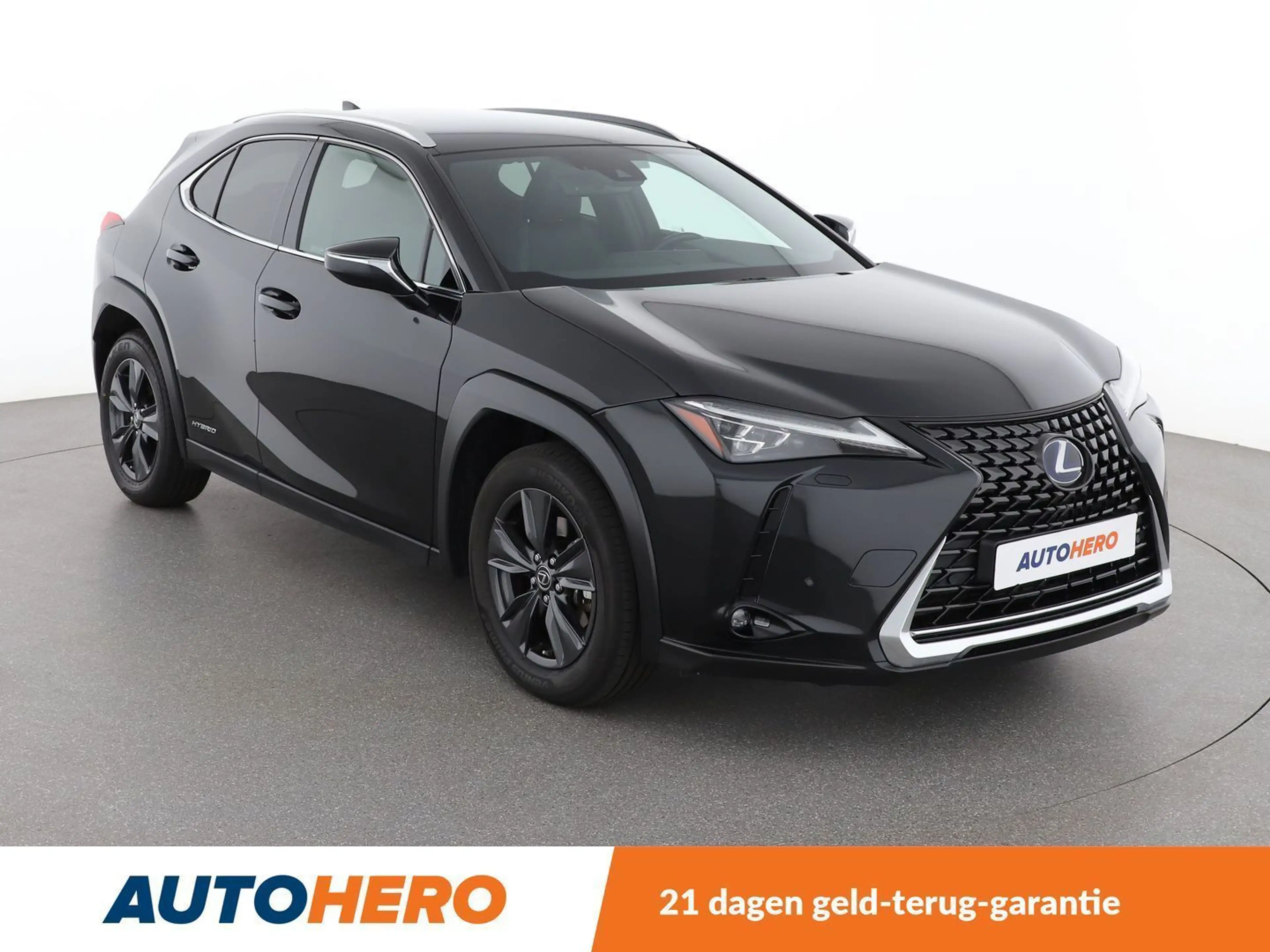 Lexus UX 250h UX 250h E-Four Luxury Line — photo 8