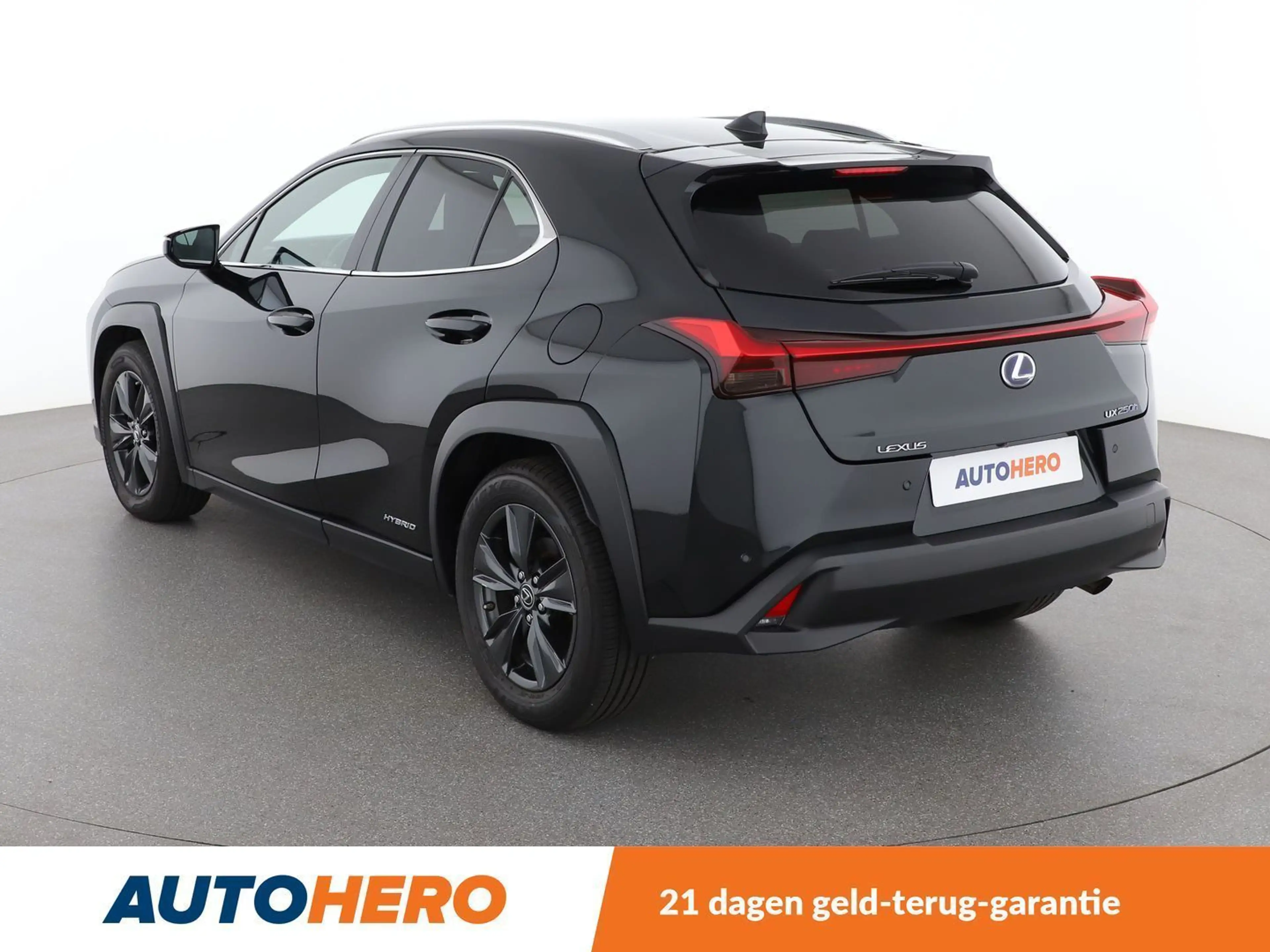 Lexus UX 250h UX 250h E-Four Luxury Line — photo 4