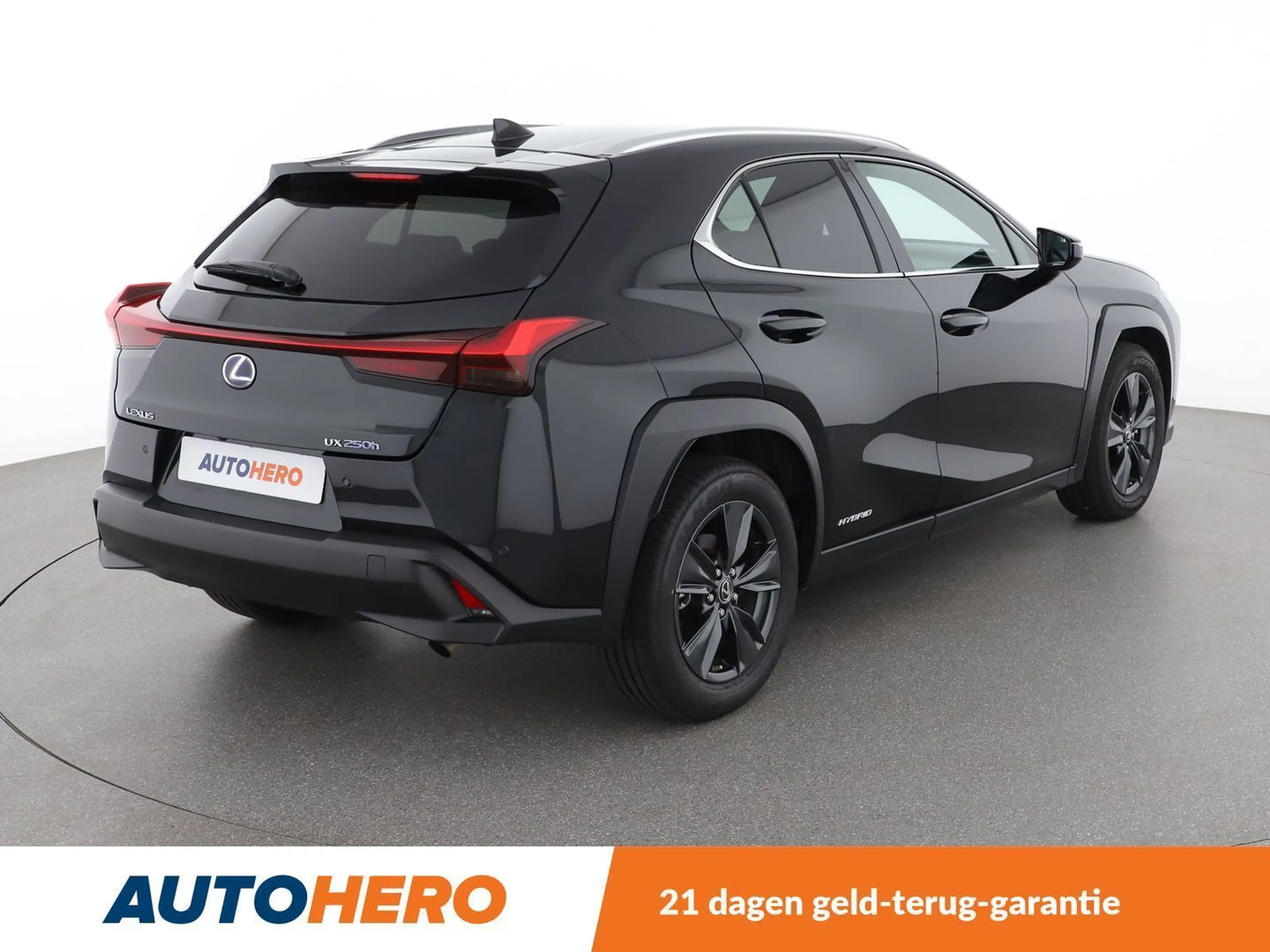 Lexus UX 250h UX 250h E-Four Luxury Line — photo 6