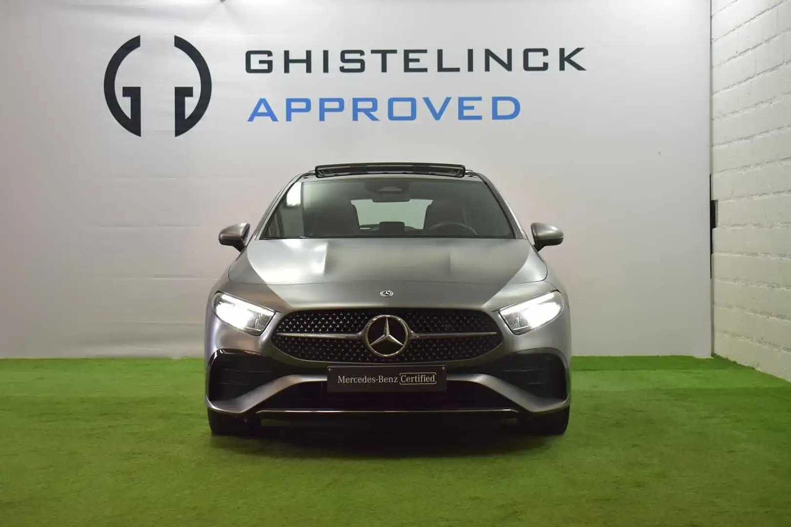 Mercedes-Benz A 250 Hybride|AMG-Line|Pano|Lane Assist| Ambient Light Grijs - 2