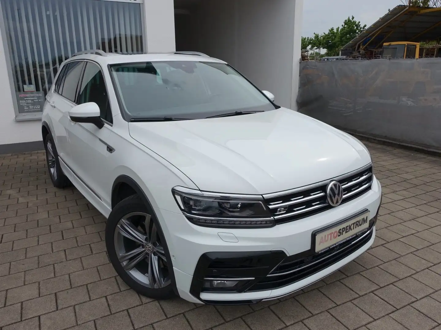 Volkswagen Tiguan Highline 4Motion R-LINE/PANO/ACC/LED/AHK Weiß - 2
