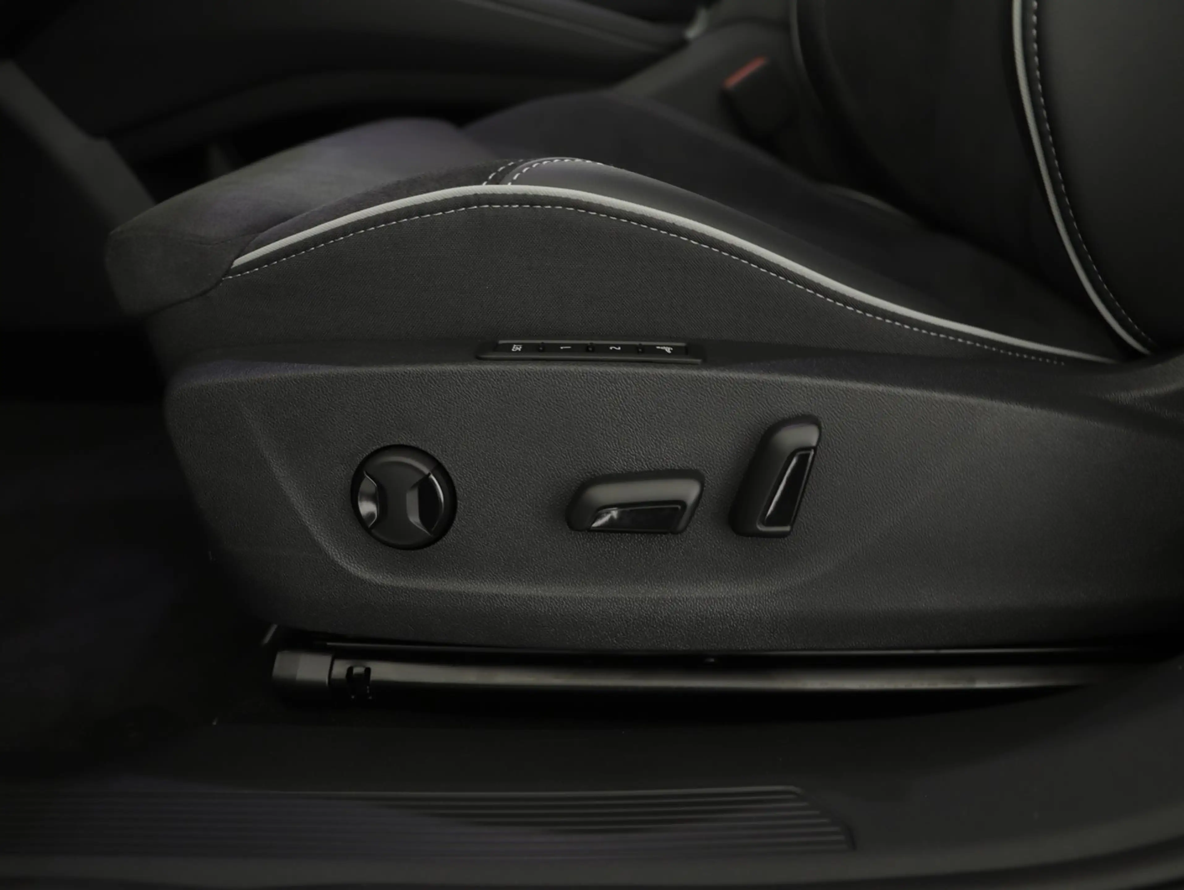Skoda Elroq Sportline 85x — photo 13