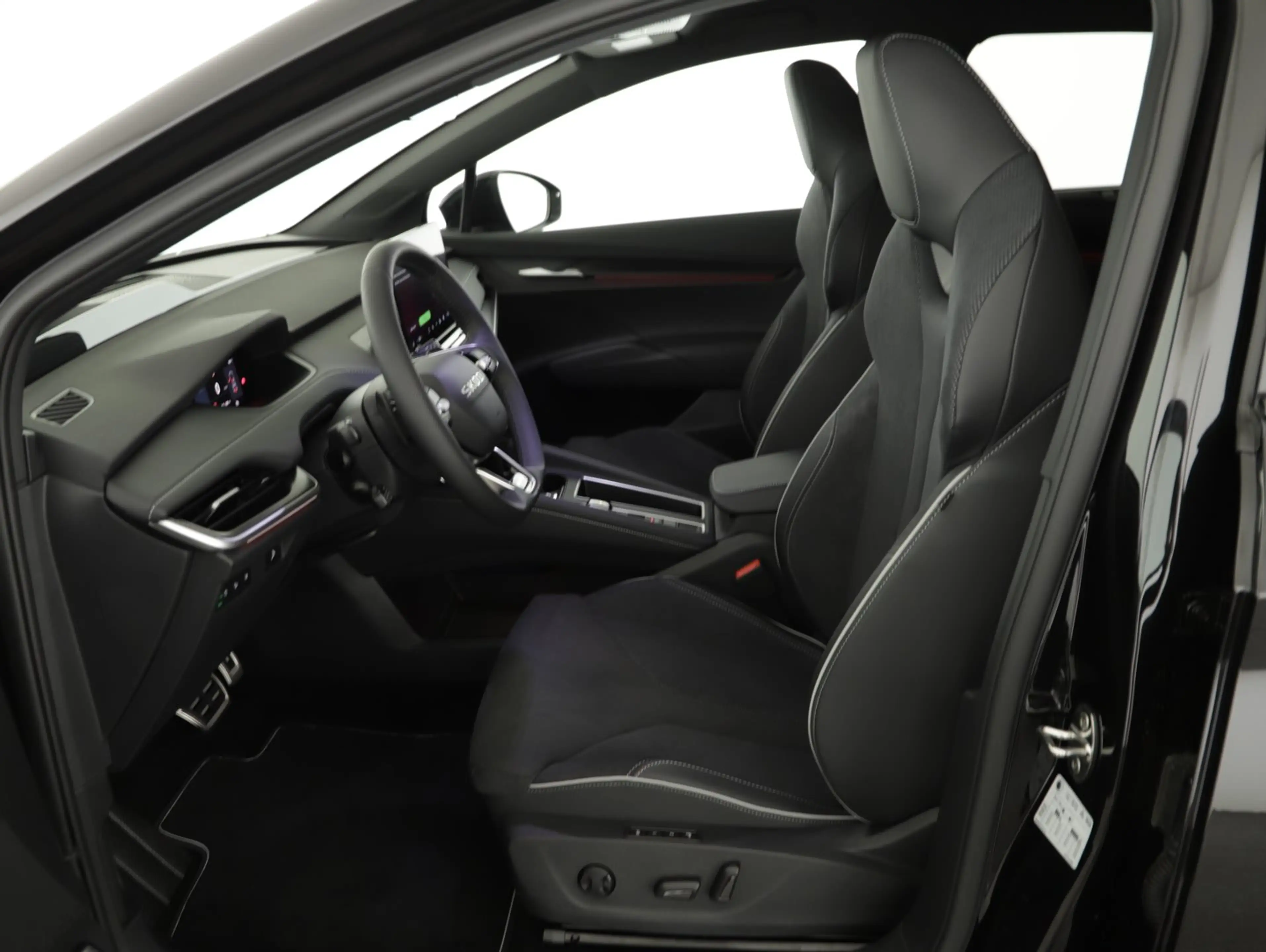 Skoda Elroq Sportline 85x — photo 12