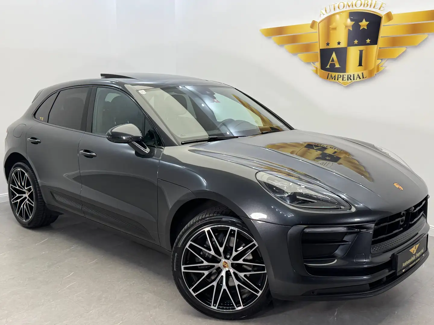 Porsche Macan III (95B) // FACELIFT // PANO // AHK // Grau - 1