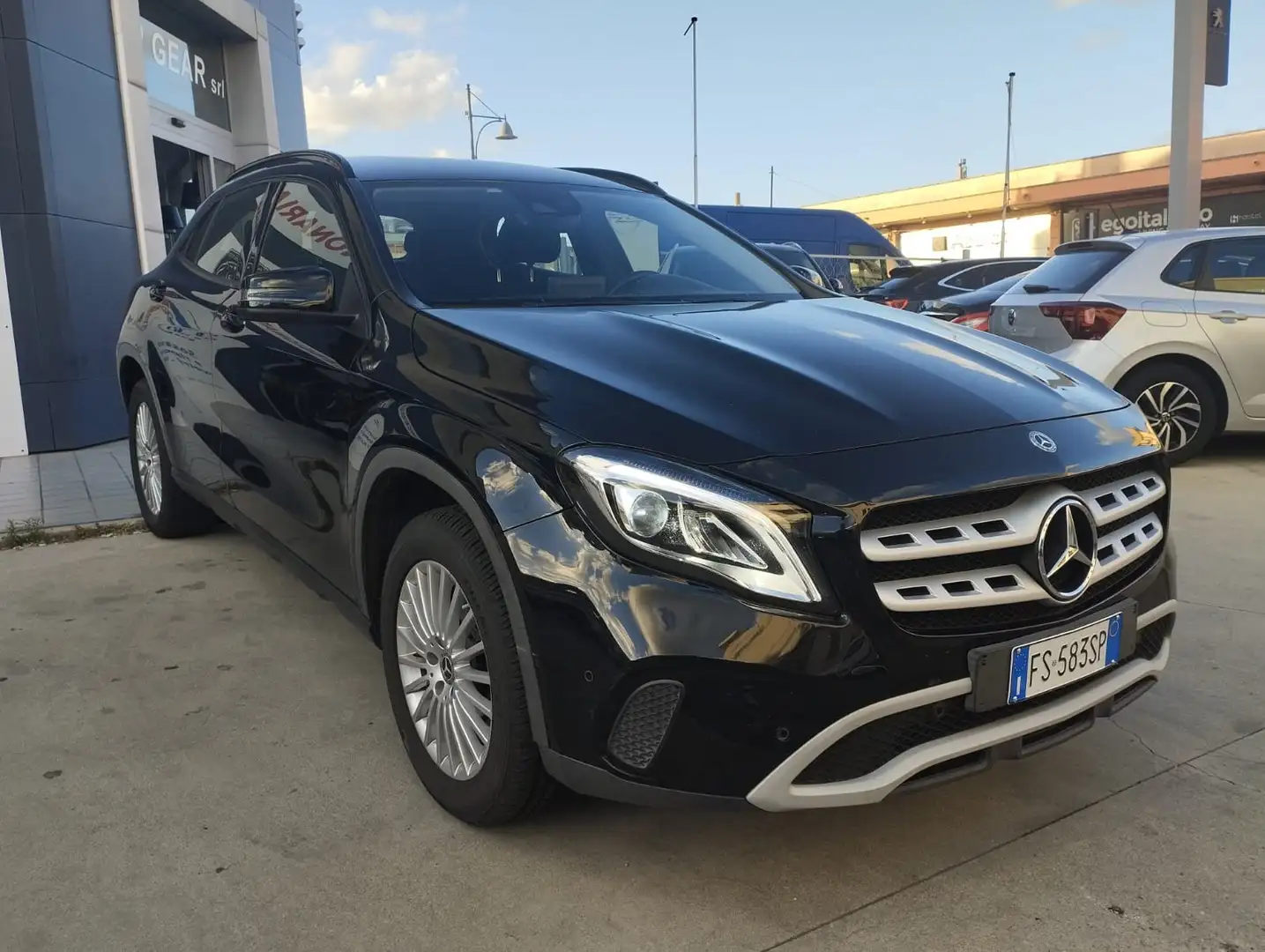 Mercedes-Benz GLA 200 GLA 200 d Business auto Noir - 1