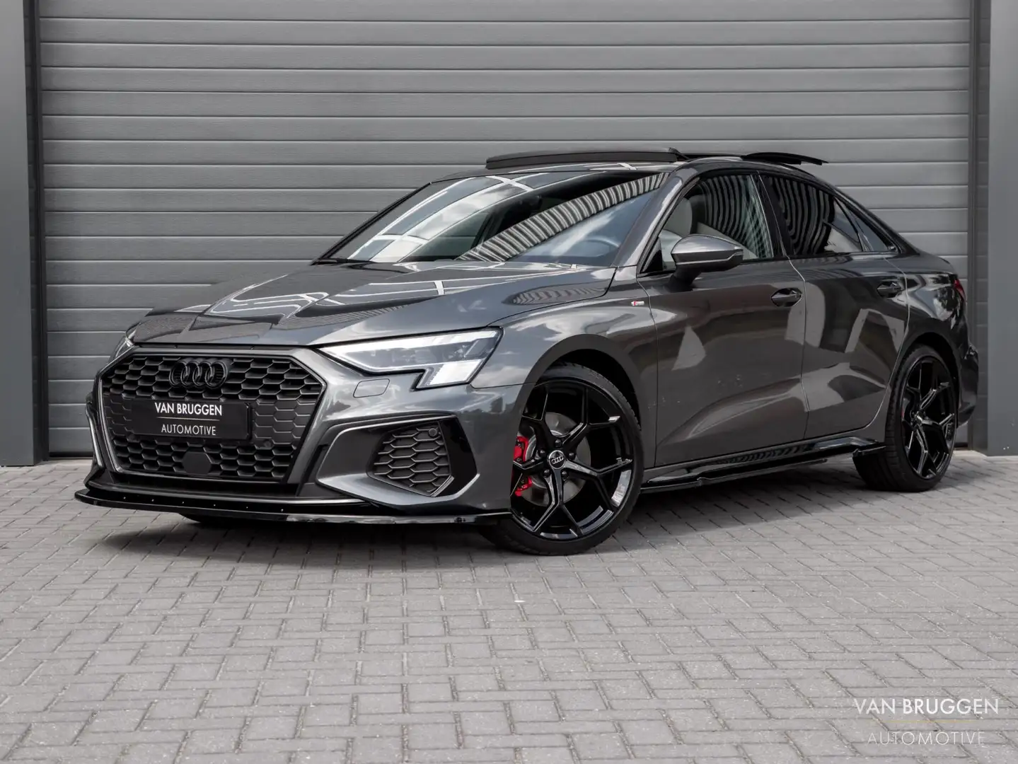 Audi A3 Limousine 35 TFSI S-Line Pano S3 Sfeer HUD 19" E-S Grijs - 1