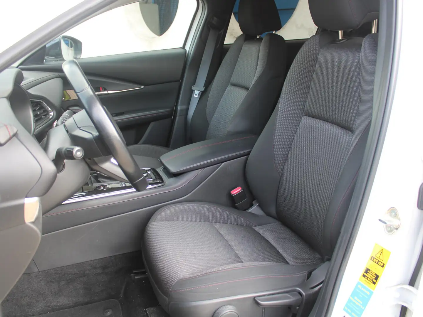 Mazda CX-30 2.0 e-SkyActiv-X M Hybrid Sportive | TREKHAAK | NA Wit - 2