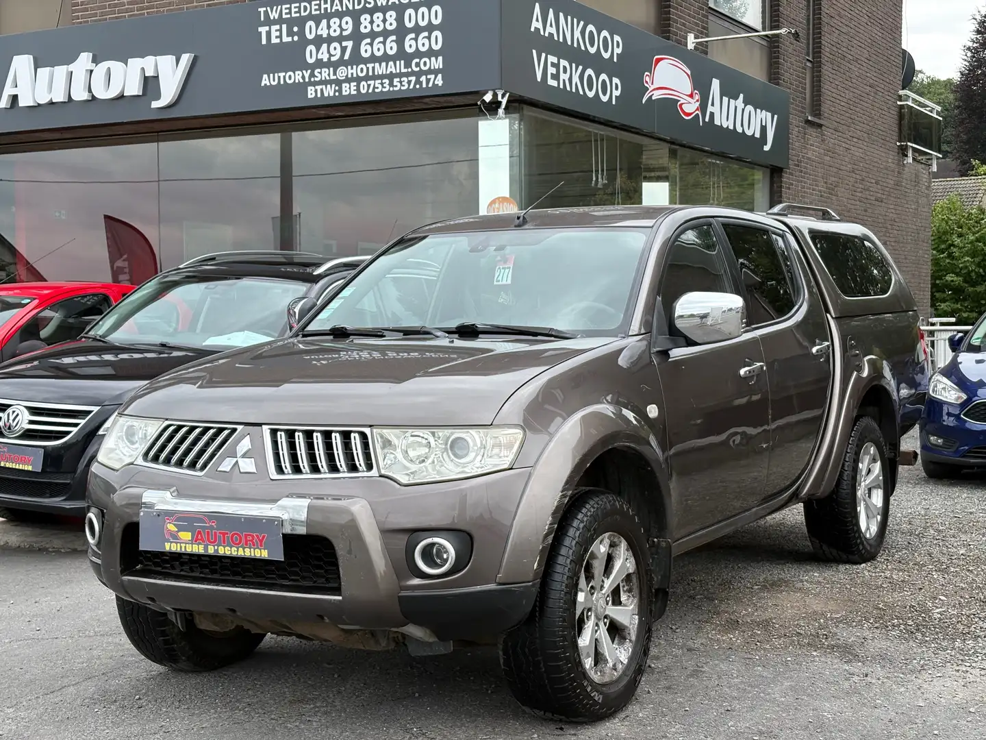 Mitsubishi L200 L 200 2.5 DI-D 4WD Intense+ Marrón - 1