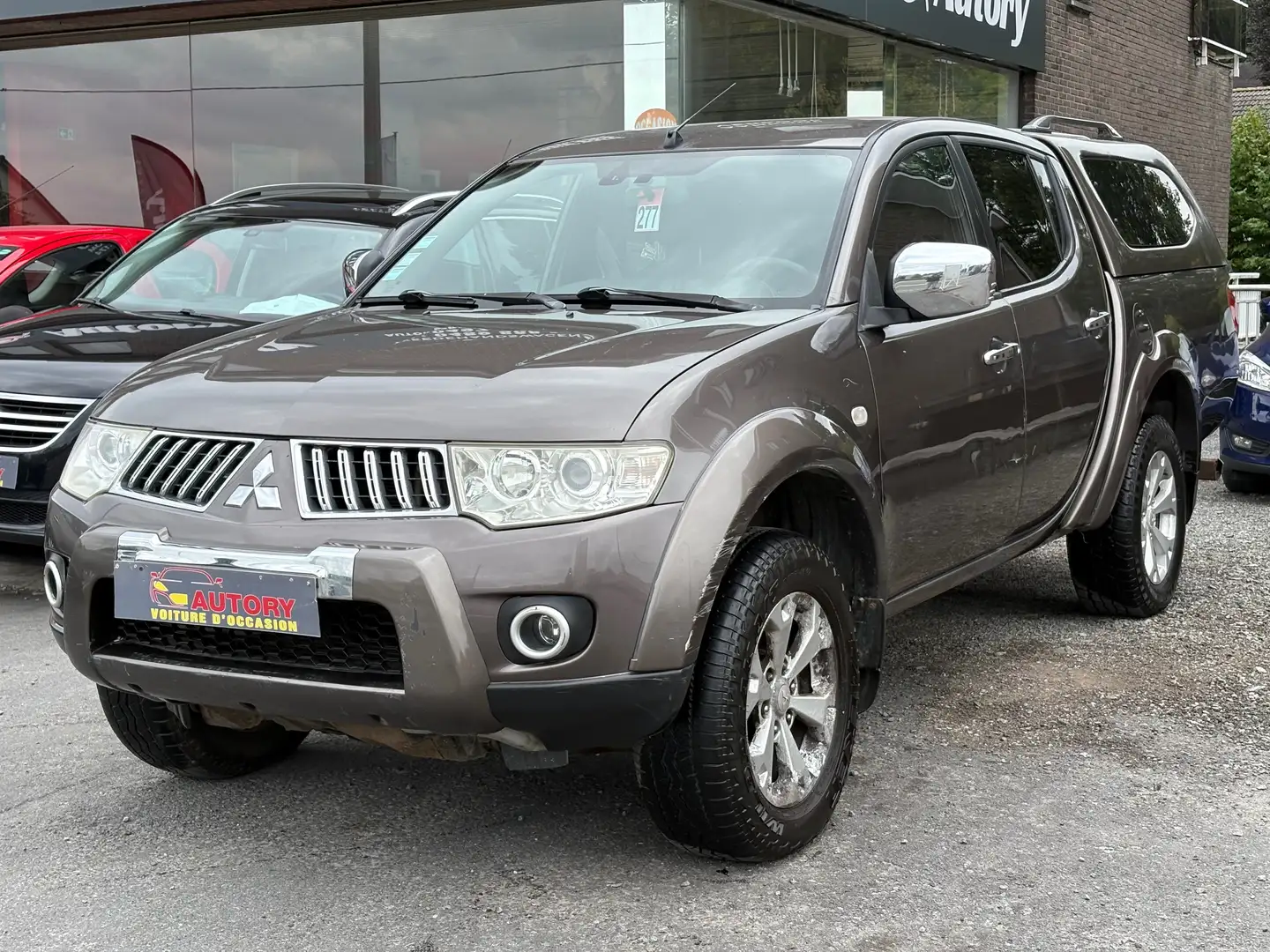 Mitsubishi L200 L 200 2.5 DI-D 4WD Intense+ Marrón - 2
