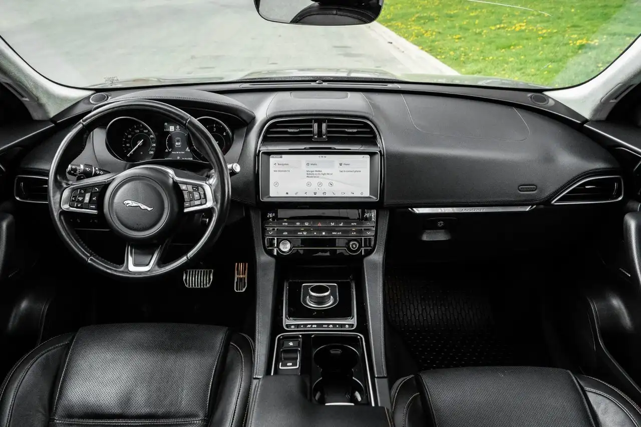 Jaguar F-Pace снимка Jaguar F-Pace