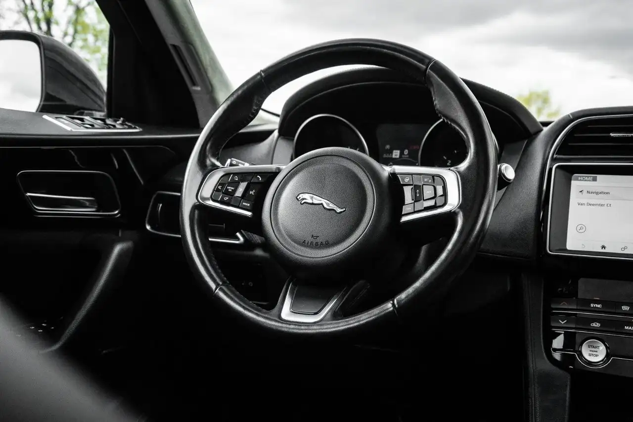 Jaguar F-Pace снимка Jaguar F-Pace