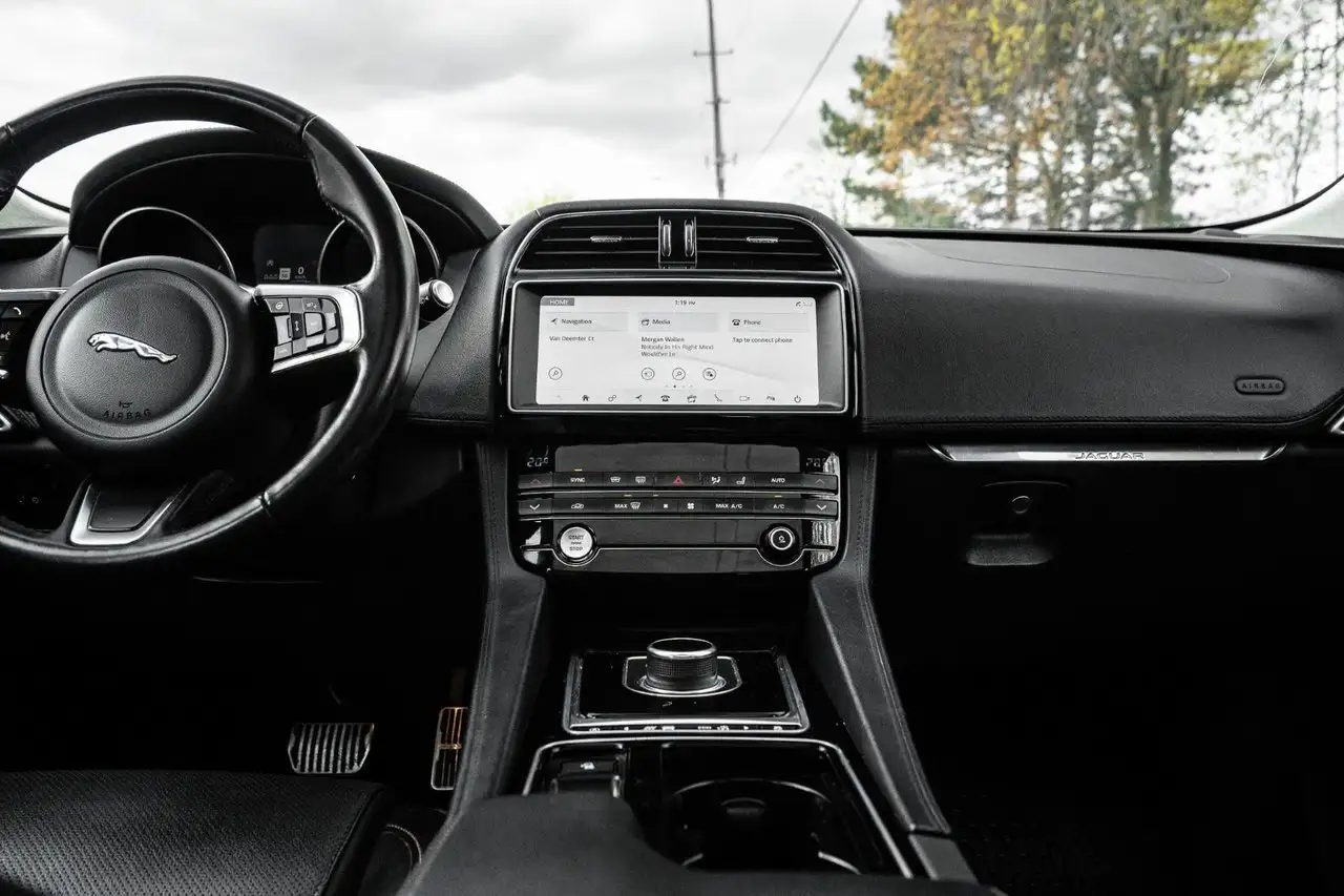 Jaguar F-Pace снимка Jaguar F-Pace