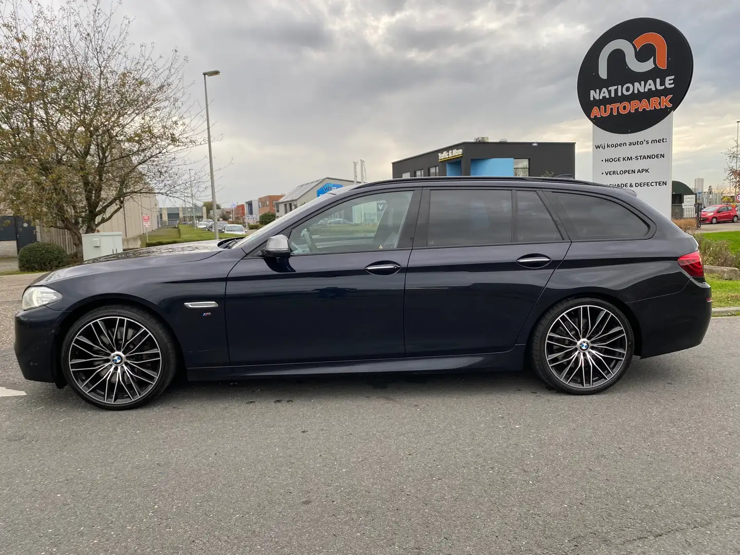 BMW M550 5-serie Touring 2016 * M550xd * AUTOMAAT * ANGEL E crna - 2