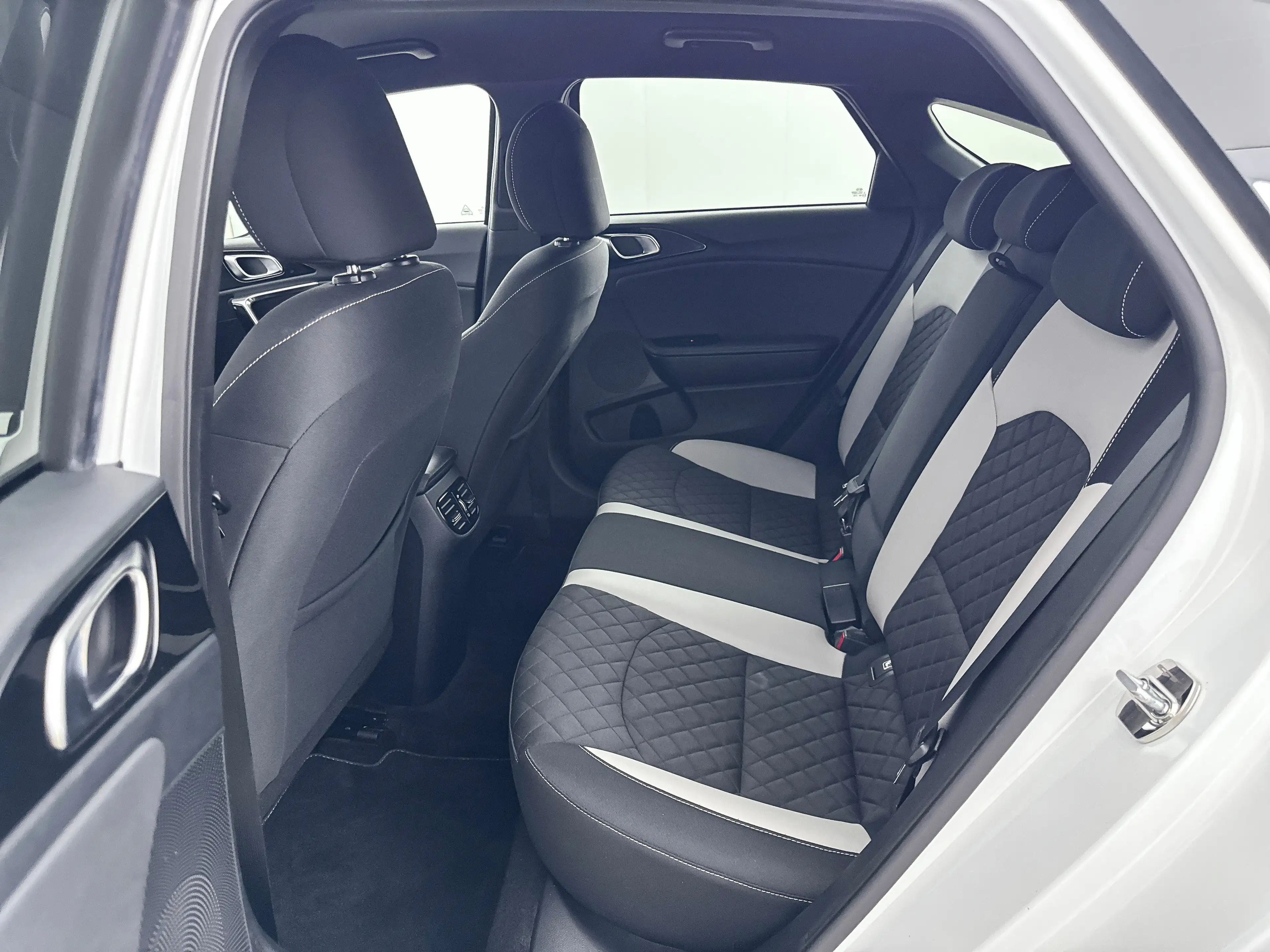 Kia ProCeed / pro_cee'd 1.4 T-GDI GT Line | 18" | Sportstoelen | JBL Audio — photo 29