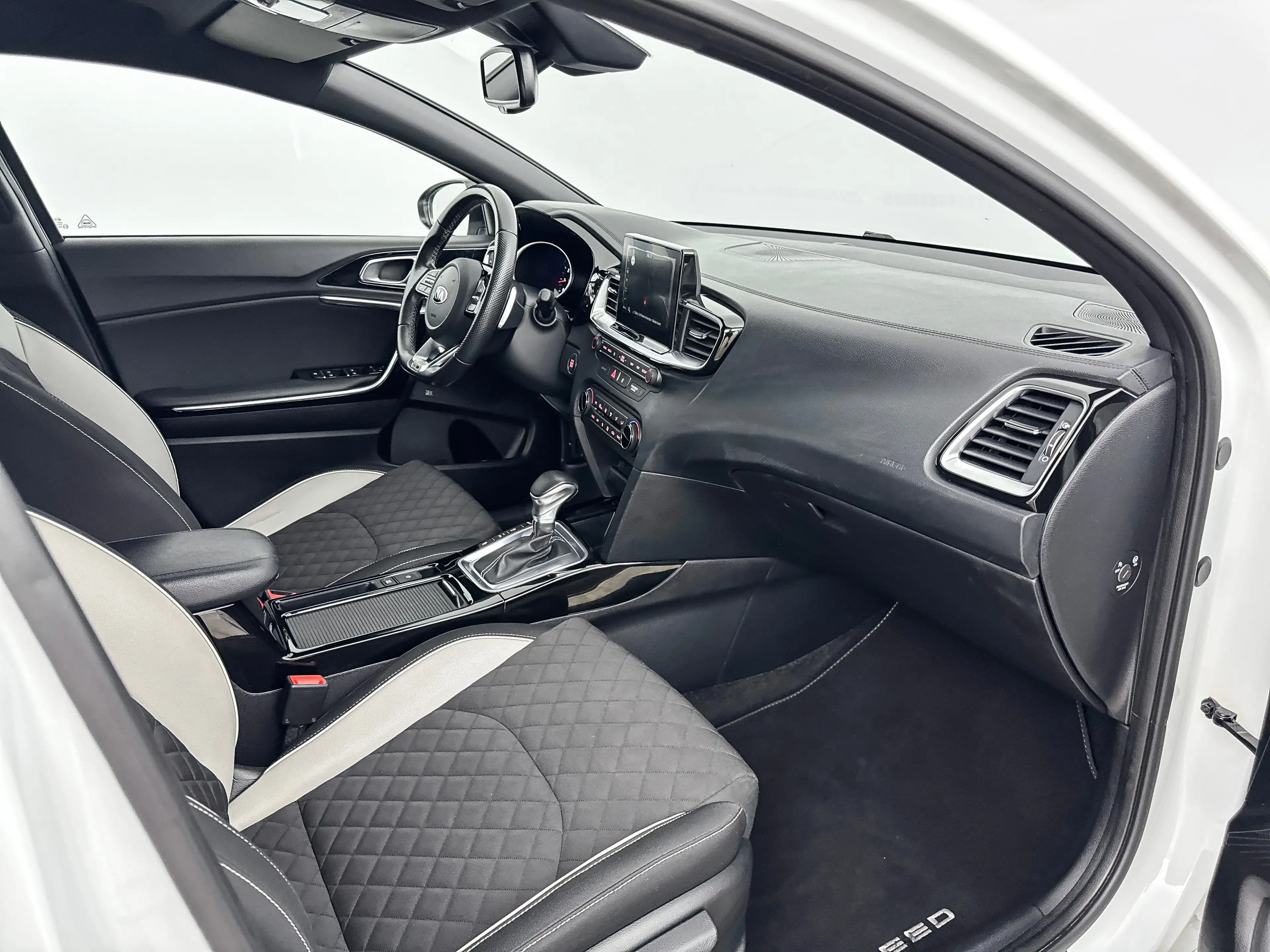 Kia ProCeed / pro_cee'd 1.4 T-GDI GT Line | 18" | Sportstoelen | JBL Audio — photo 32