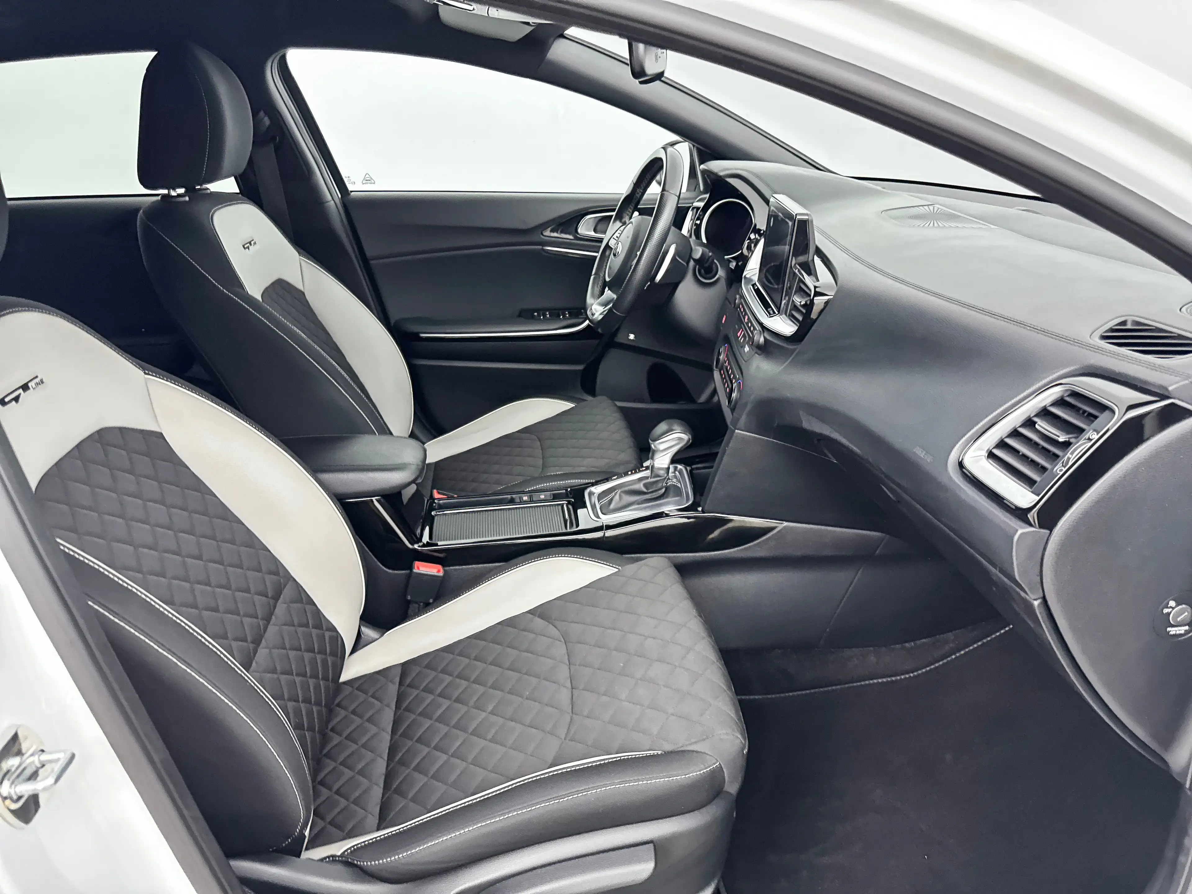 Kia ProCeed / pro_cee'd 1.4 T-GDI GT Line | 18" | Sportstoelen | JBL Audio — photo 18